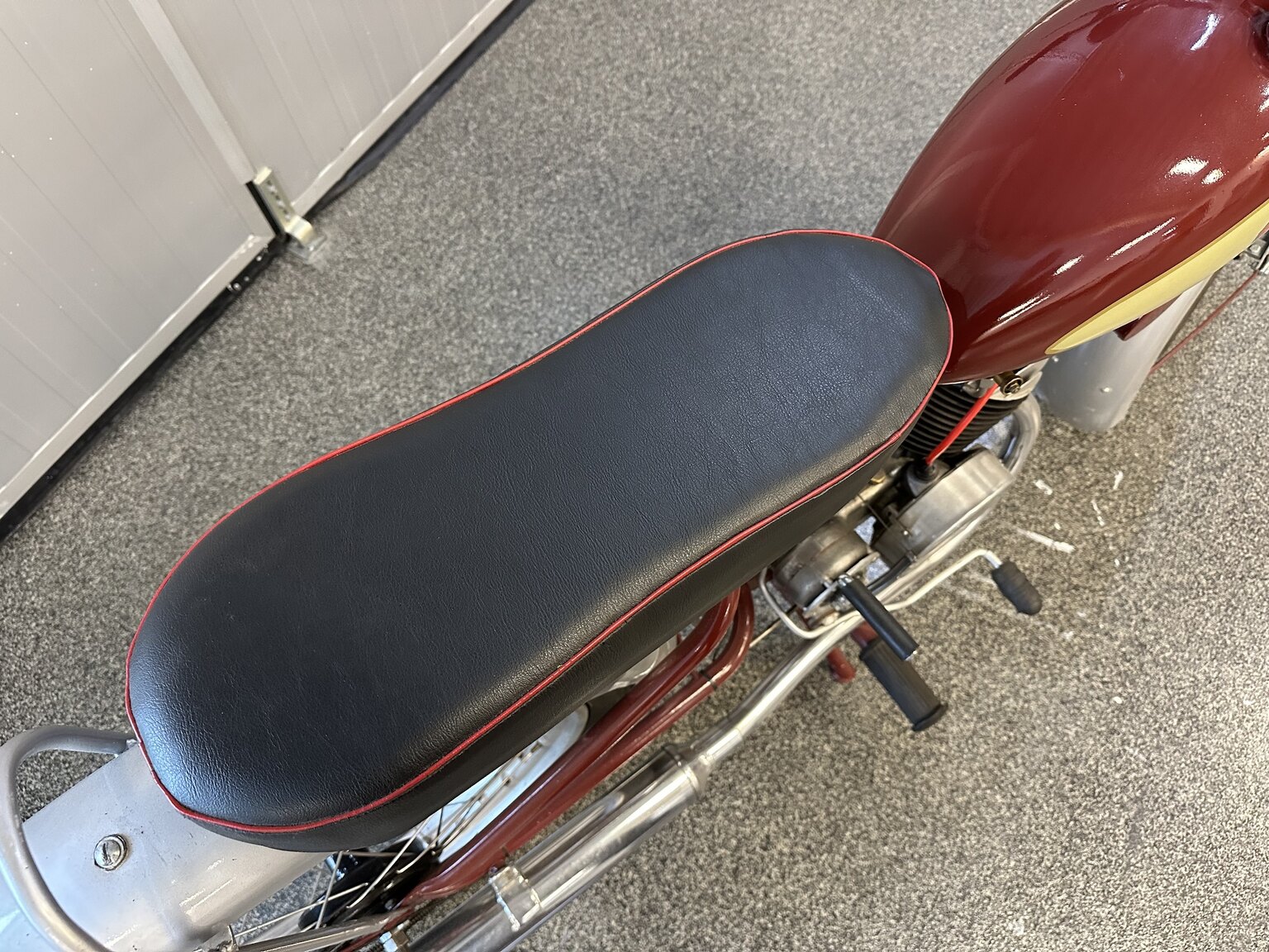 Exterior image of 1950 NV 125