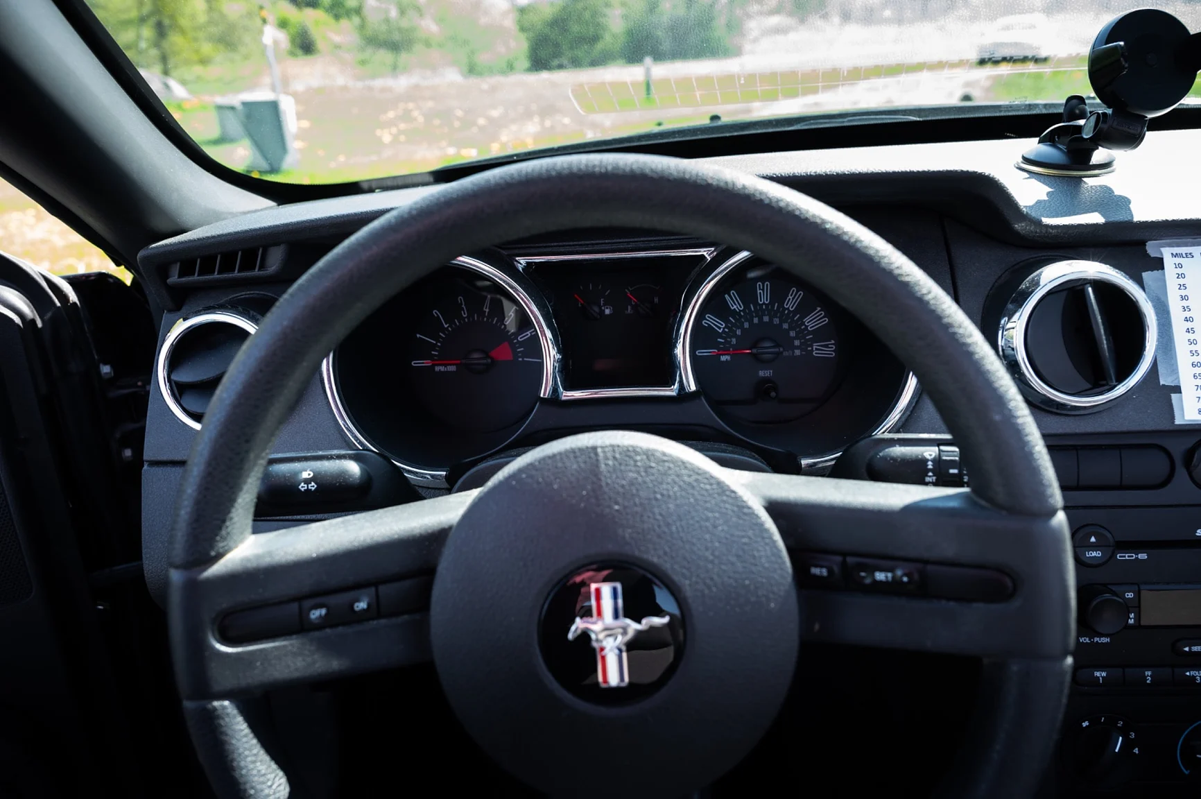 Interior image of 2006 Ford Mustang Convertible (2)