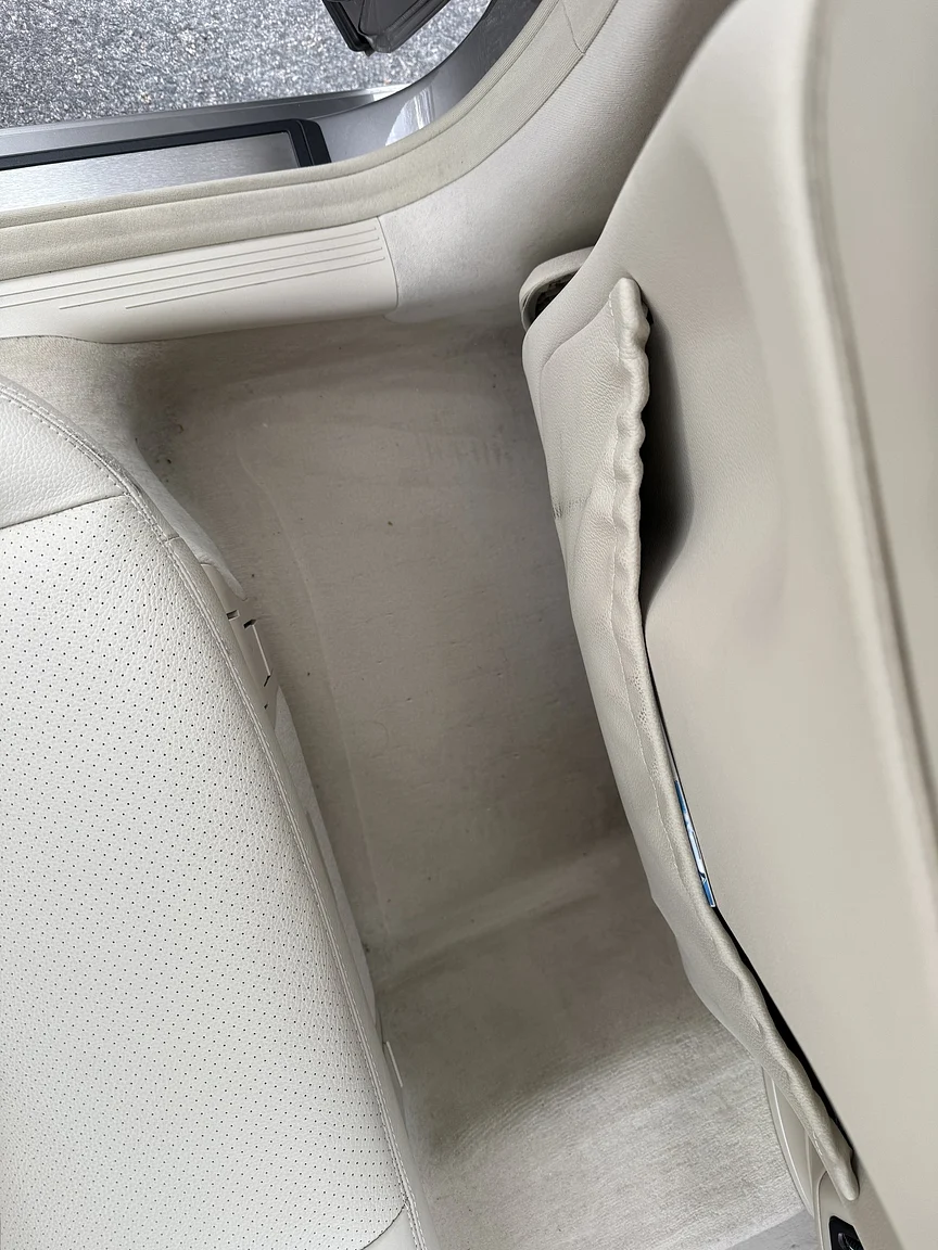 Innenraumfoto von 2004 Mercedes-Benz E 500 7G-Tronic (48)