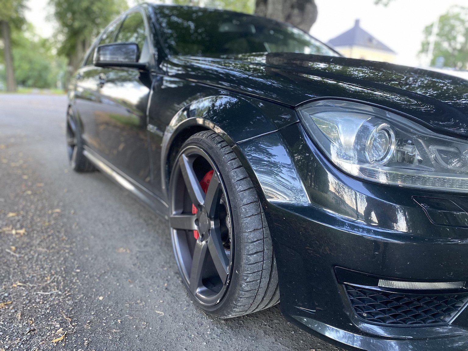 Exteriörbild på 2011 Mercedes-Benz C 63 AMG