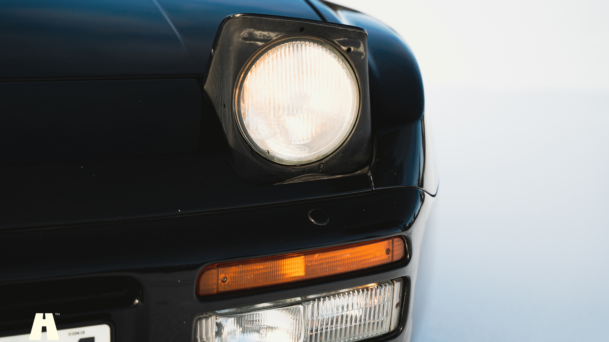 Exterior image of 1990 Porsche 944 S2 (16)