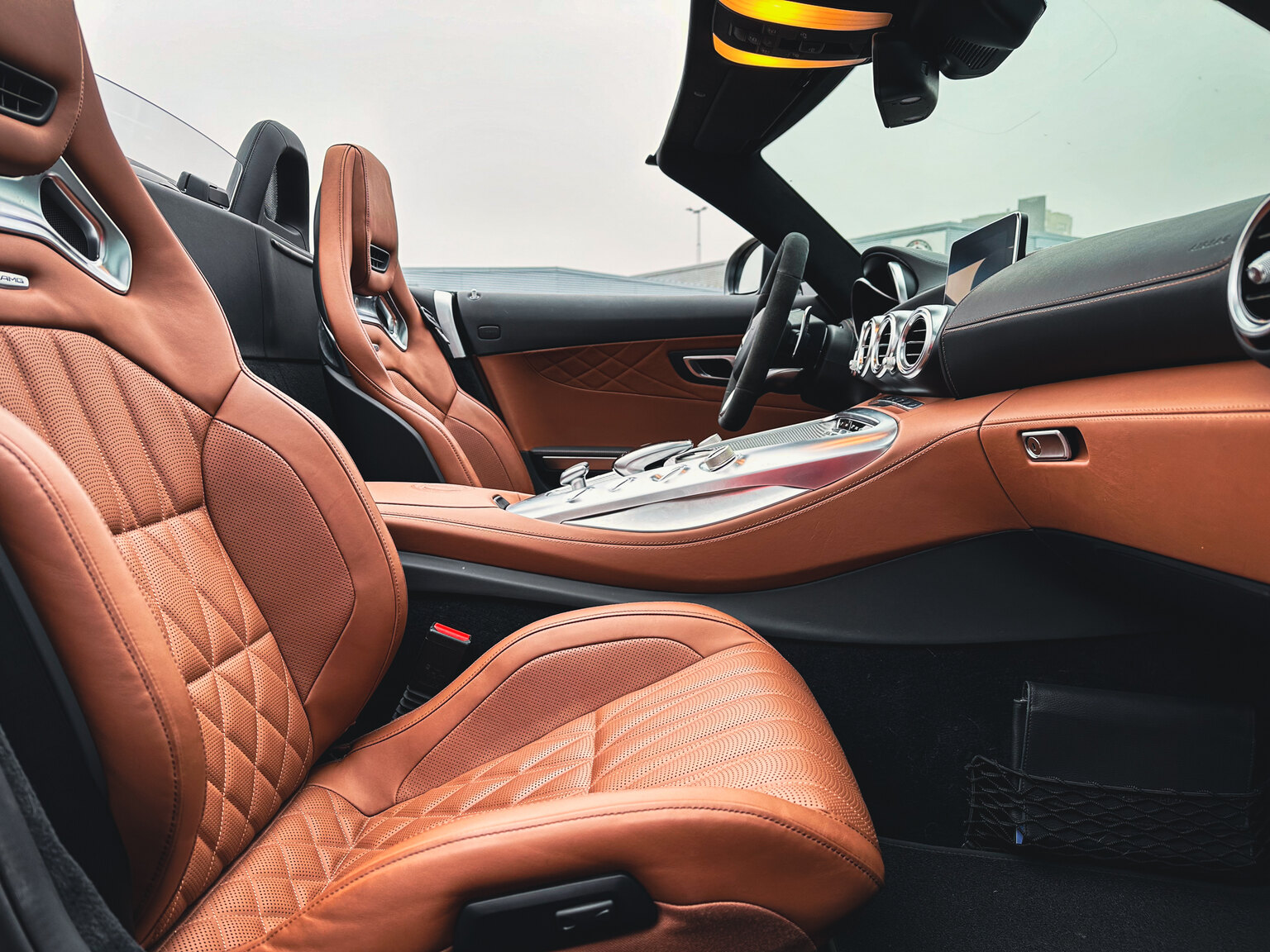 Innenraumfoto von 2018 Mercedes Benz AMG GT C (28)