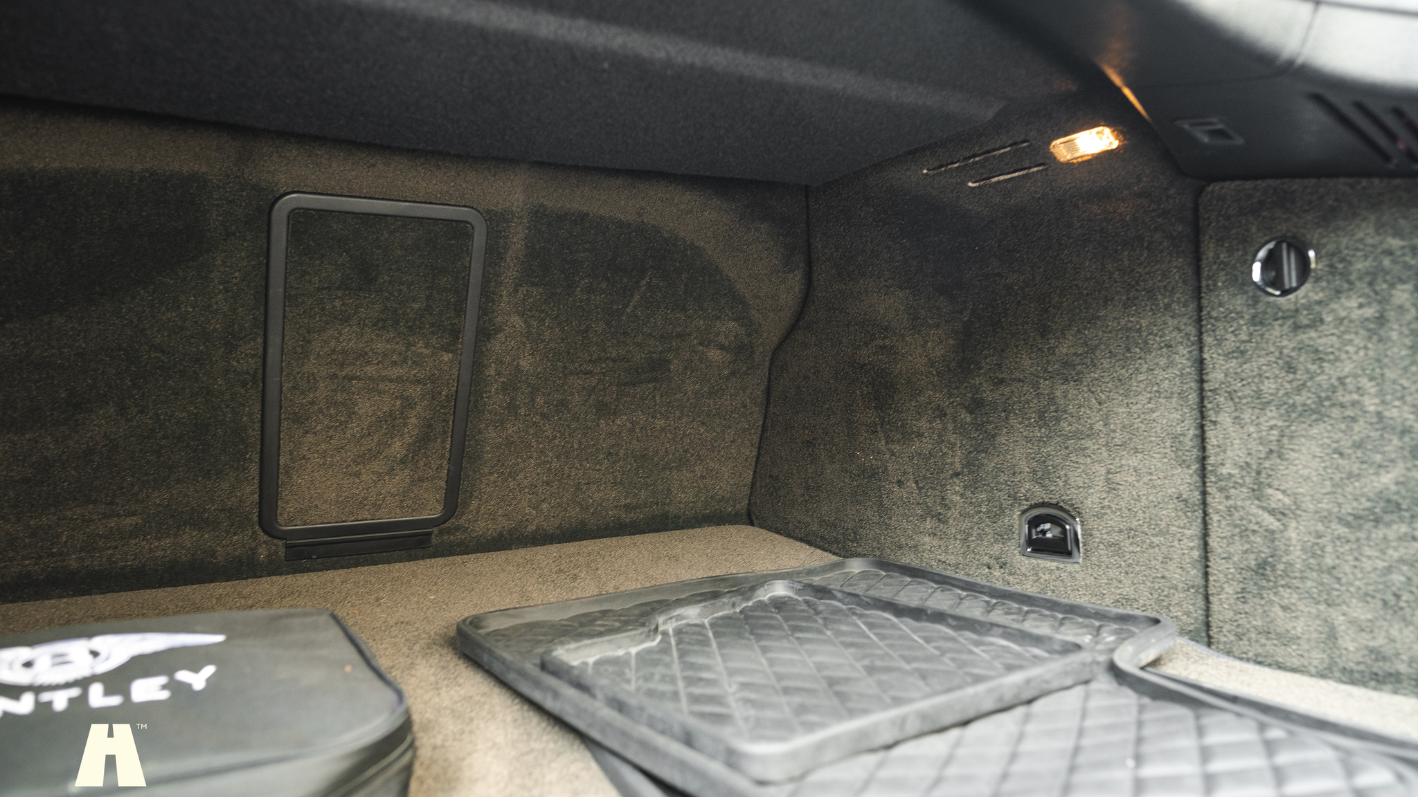 Innenraumfoto von 2013 Bentley Continental GT V8 (67)