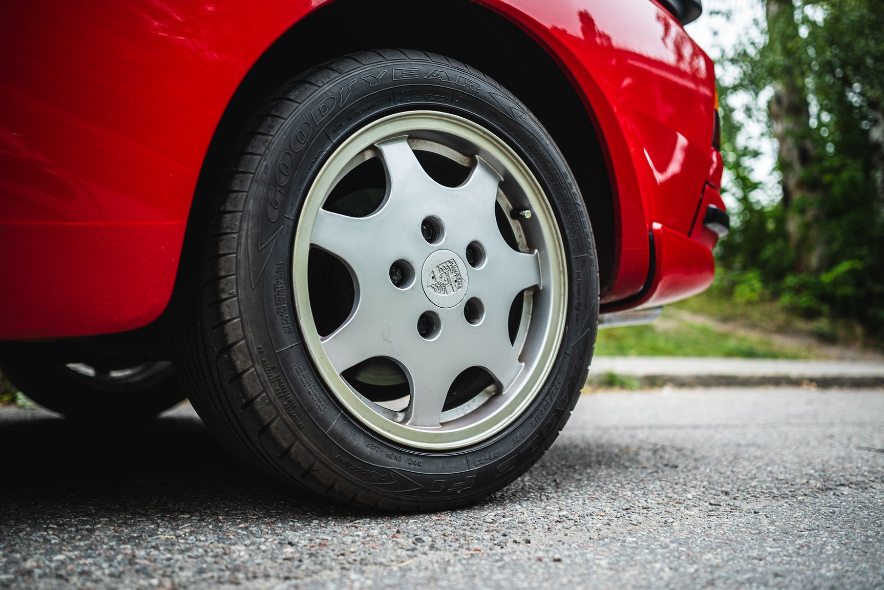 Exterior image of 1988 Porsche 944