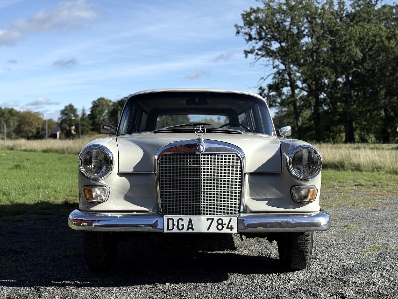 Exteriörbild på 1967 Mercedes-Benz 200D Safari