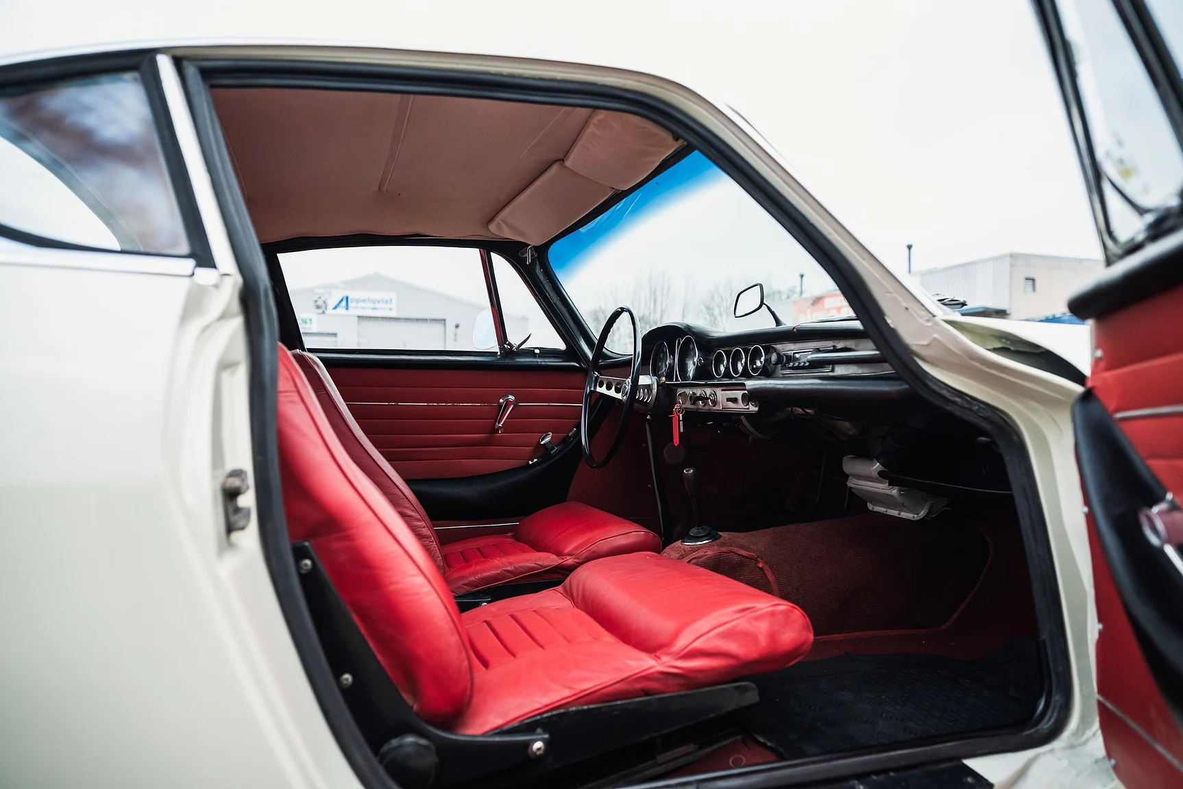 Interior image of 1964 Volvo P 1800S (5)