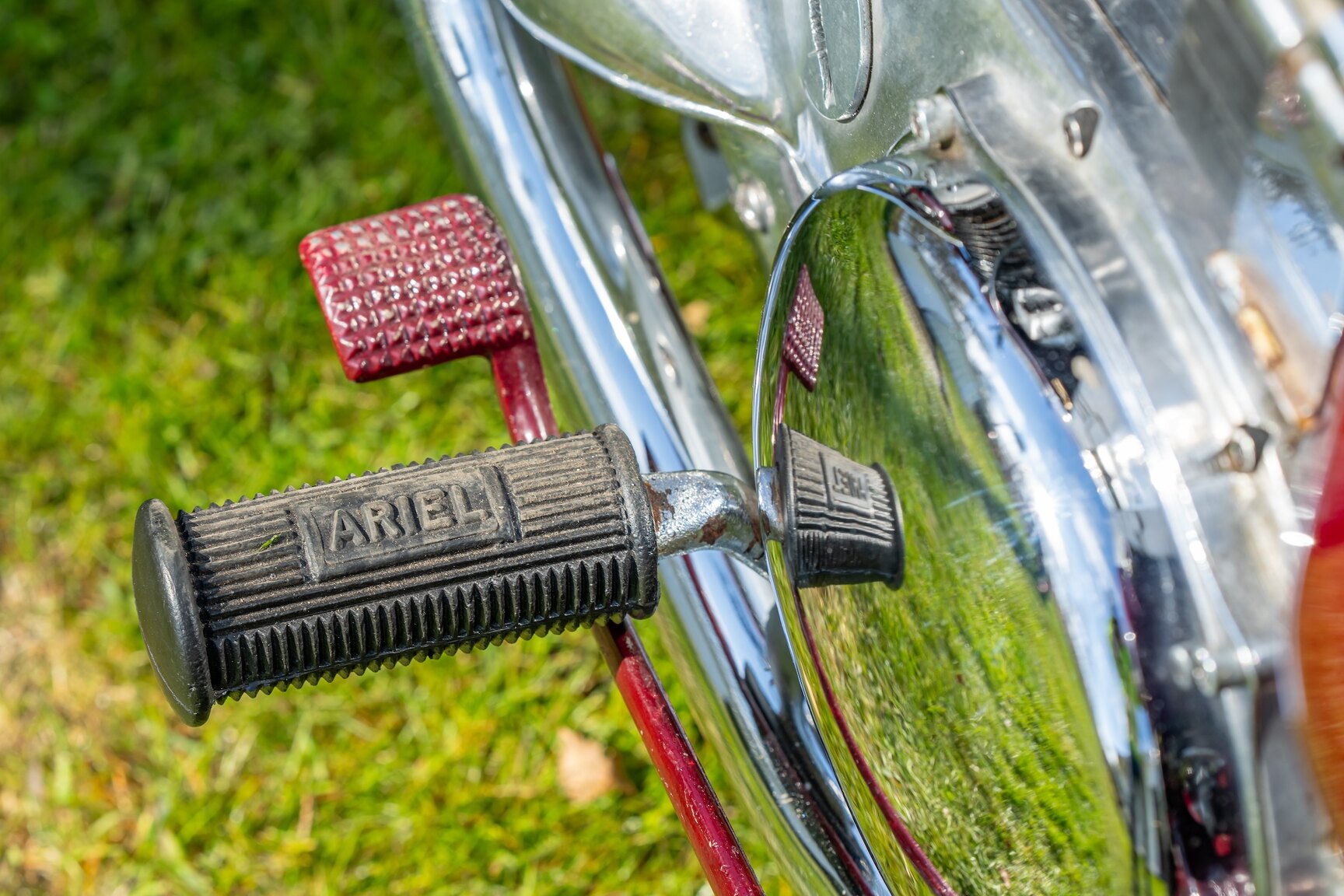 Exteriörbild på 1954 Ariel FH 650 Huntsmaster Twin