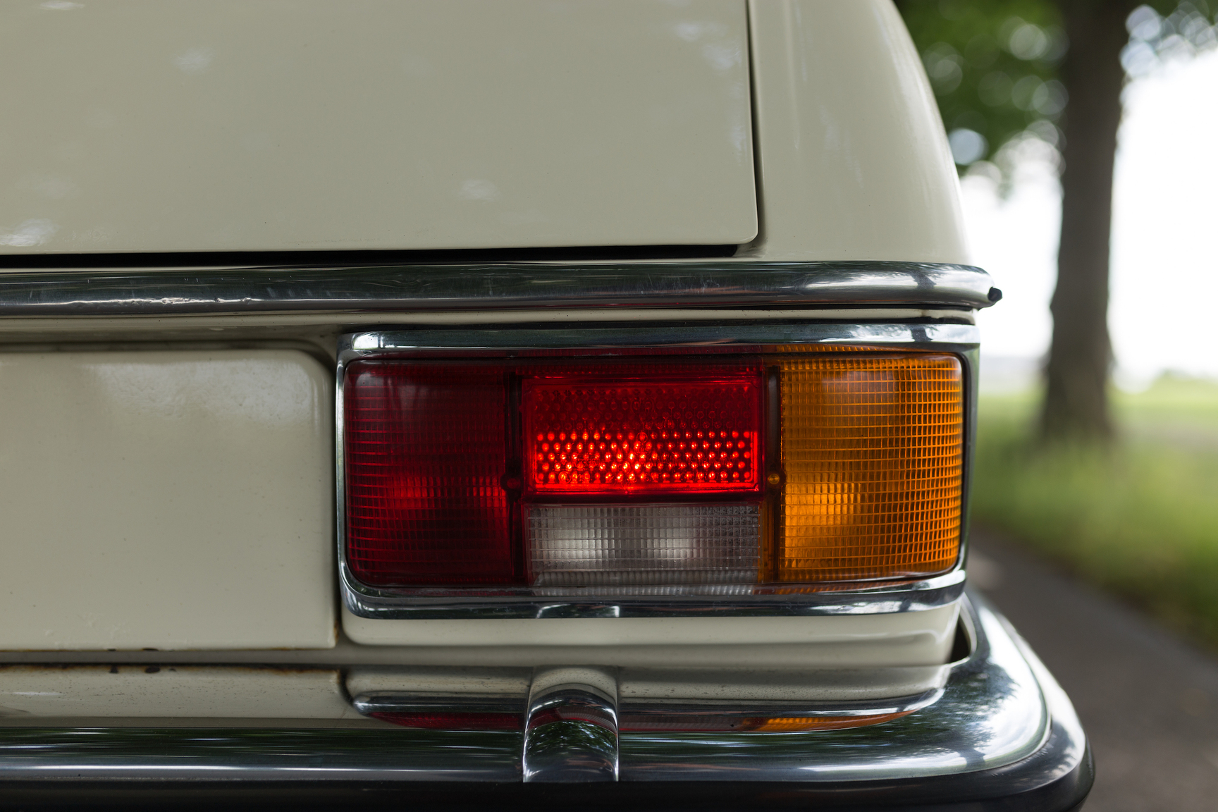 Aussenfoto 1971 Mercedes 250 C
