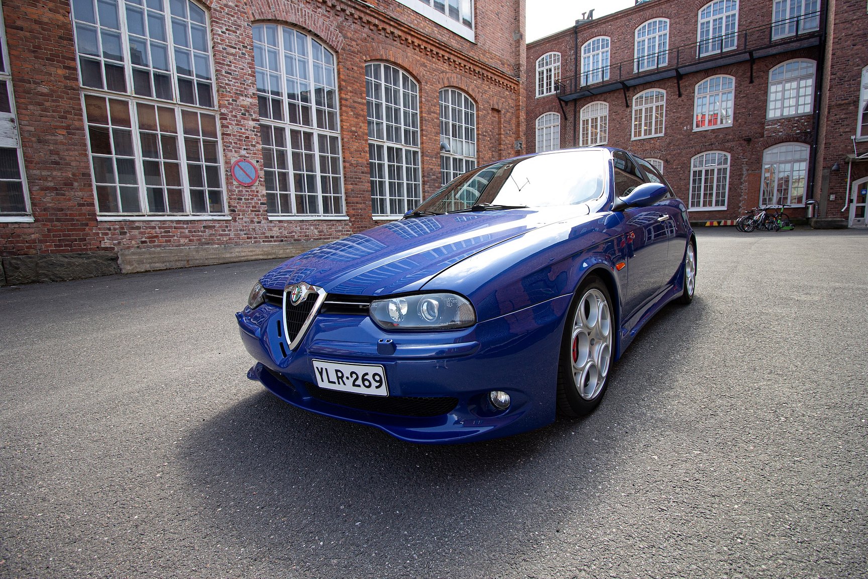Exterior image of 2004 Alfa Romeo 156 GTA