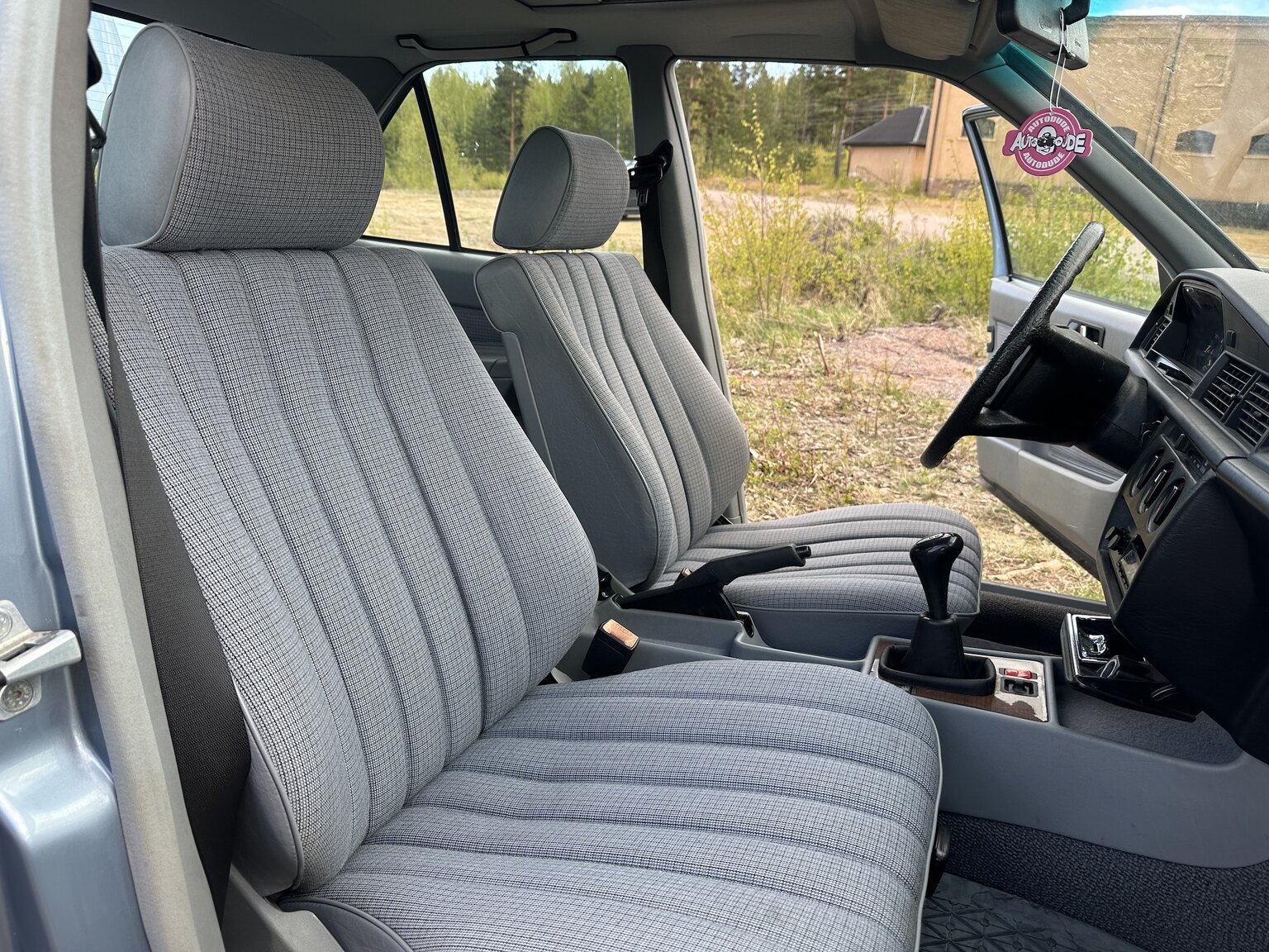 Interior image of 1988 Mercedes-Benz 190 E