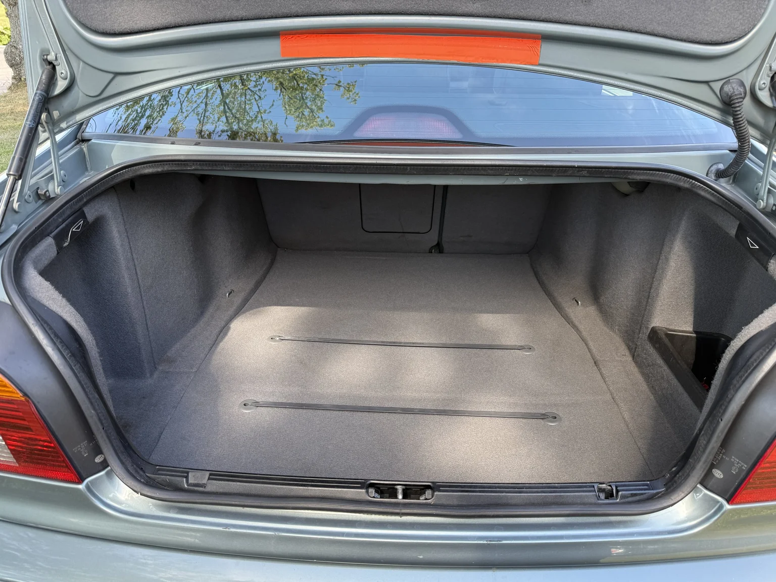 Interior image of 2003 BMW 525d Sedan (90)