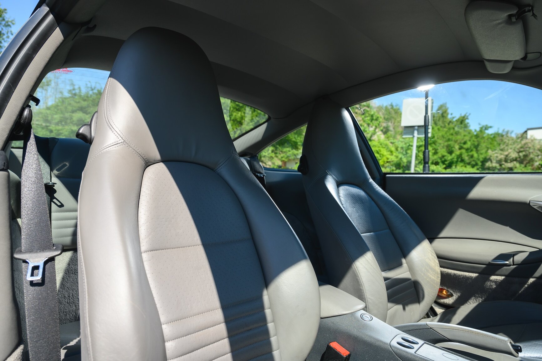 Innenraumfoto von 1998 Porsche 911 Carrera Tiptronic (51)