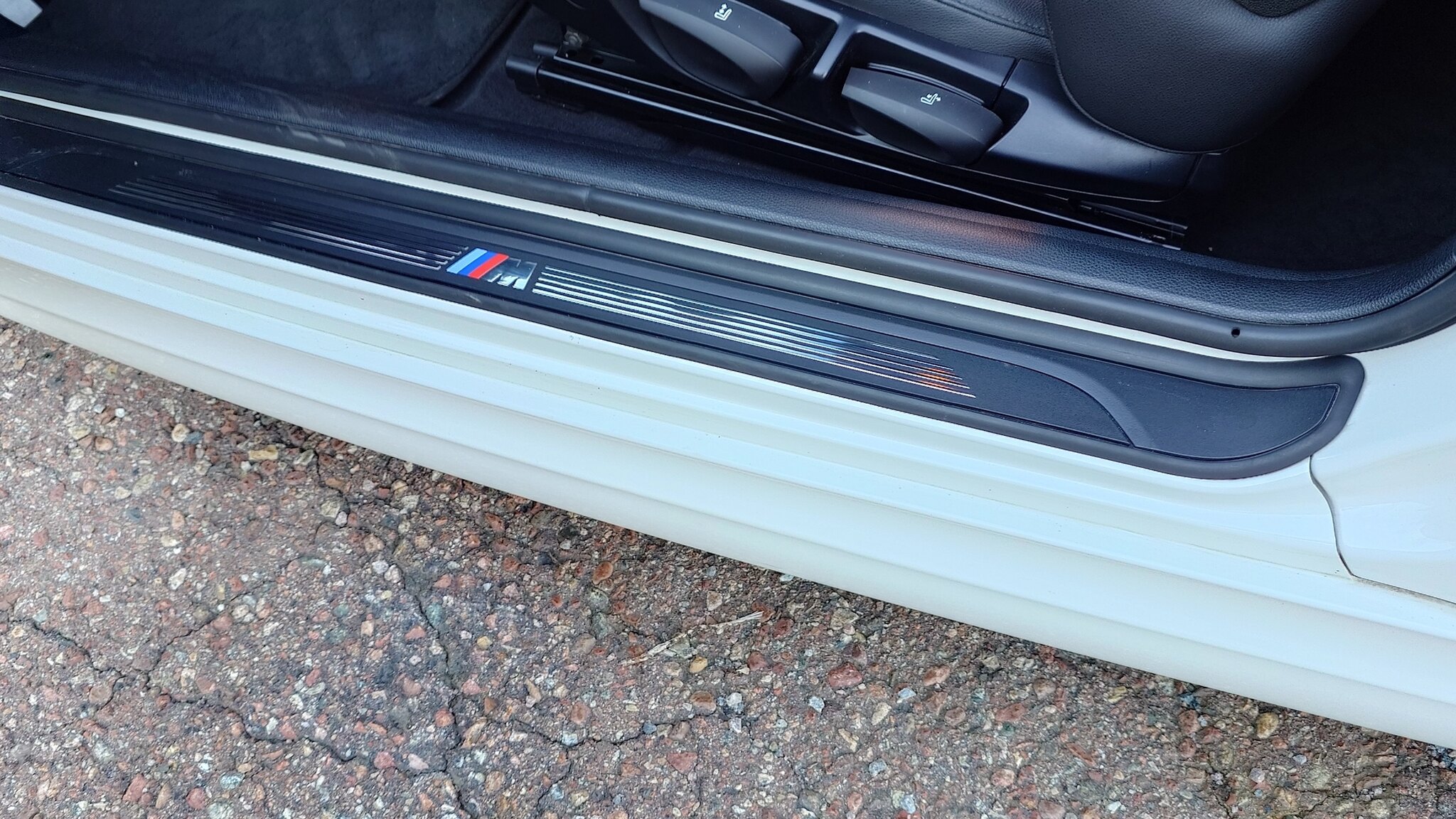 Innenraumfoto von 2011 BMW 135i Coupé 