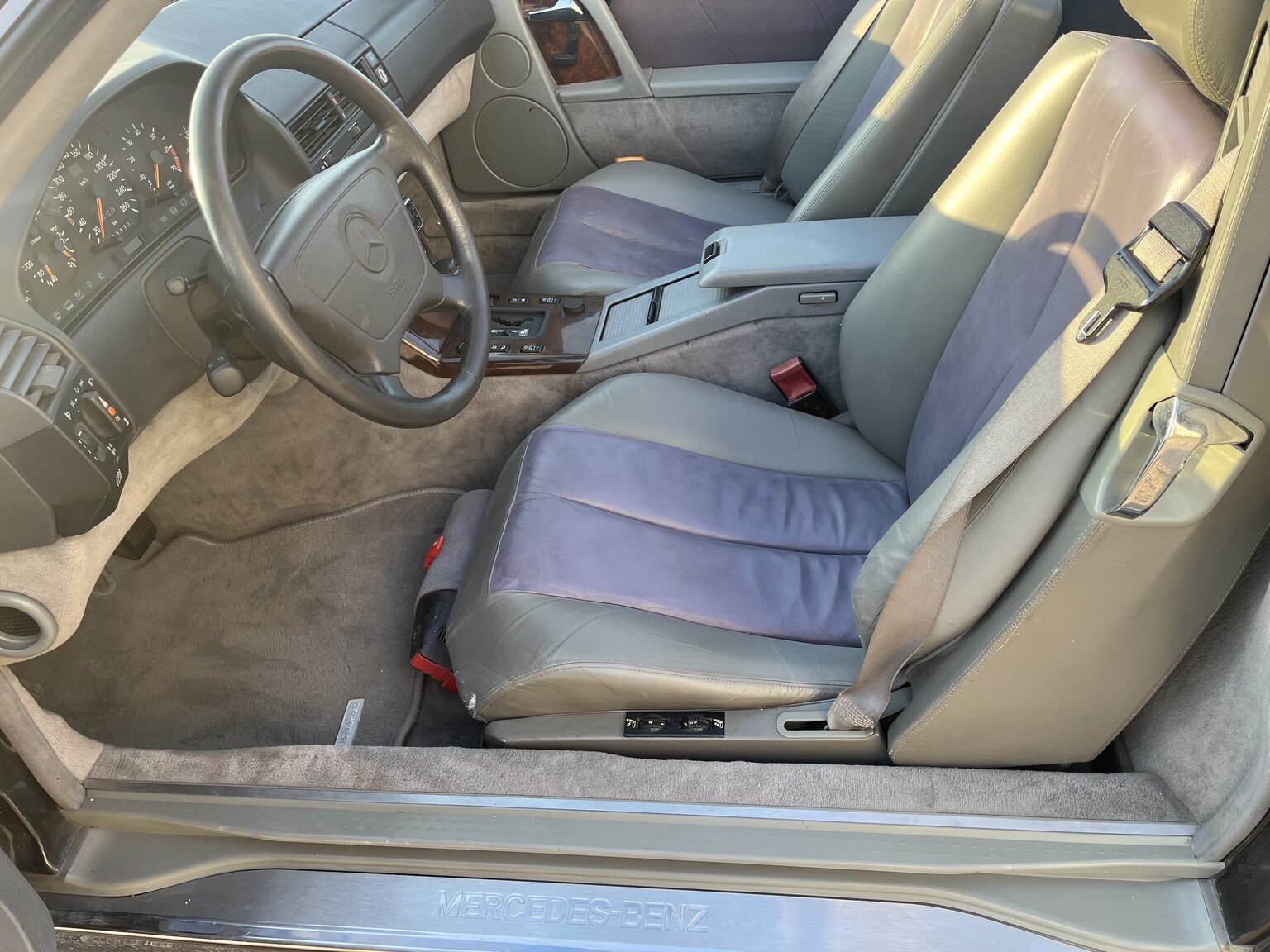 Innenraumfoto von 1992 Mercedes-Benz SL 500