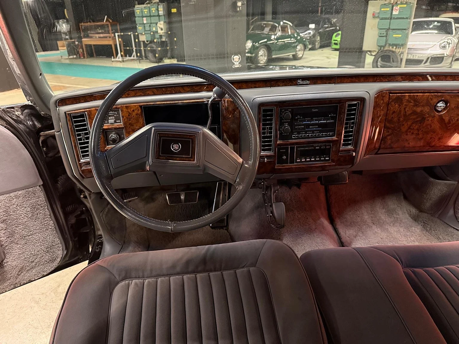 Exteriörbild på 1991 Cadillac Brougham Limousine (2)