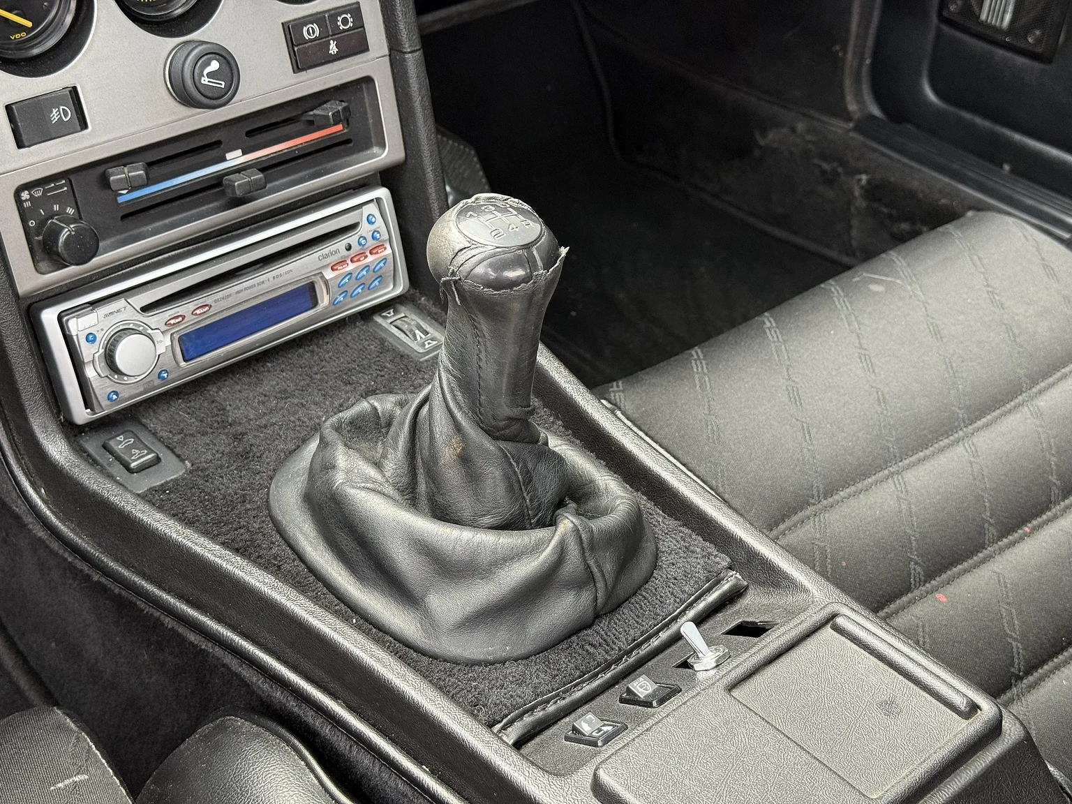 Interior image of 1984 Porsche 944 Targa (10)