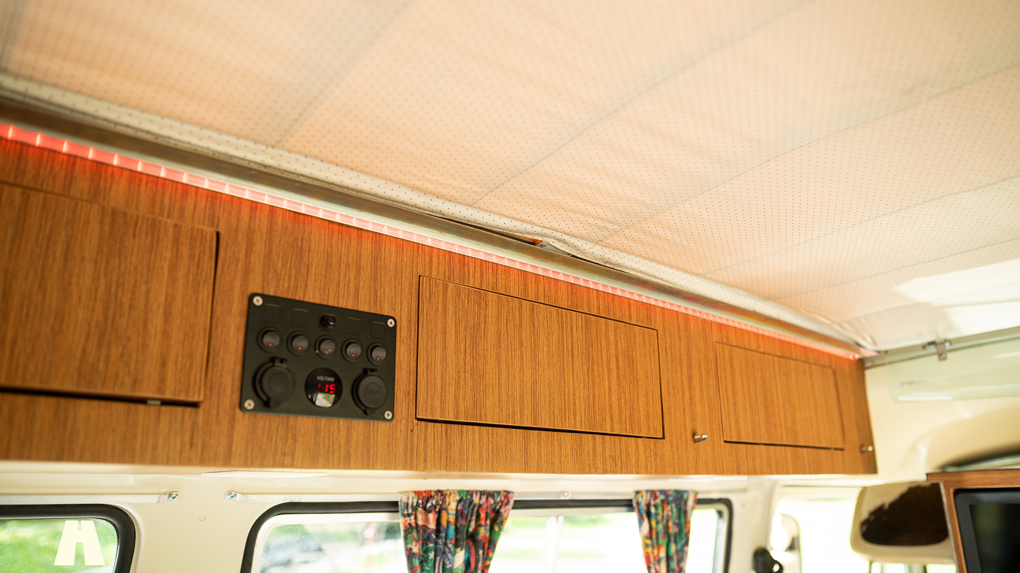 Interior image of 1998 Volkswagen T2 Camper
