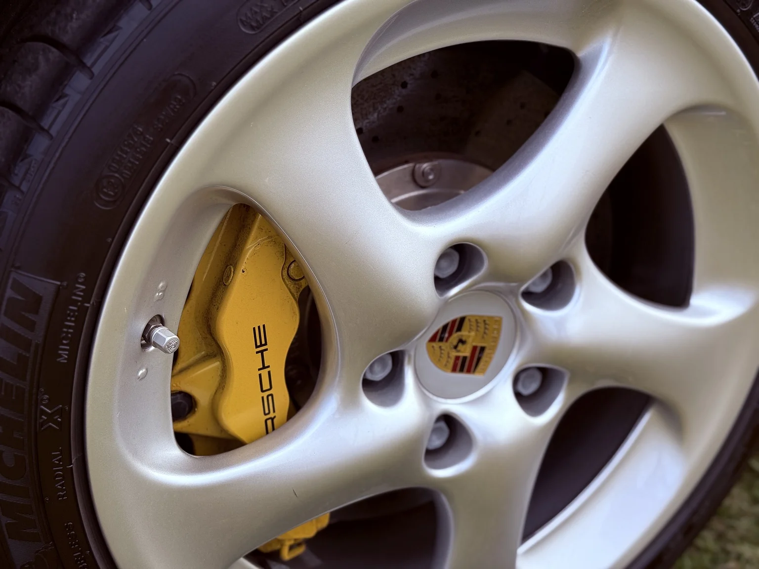 Exteriörbild på 2005 Porsche 996 Turbo S (45)