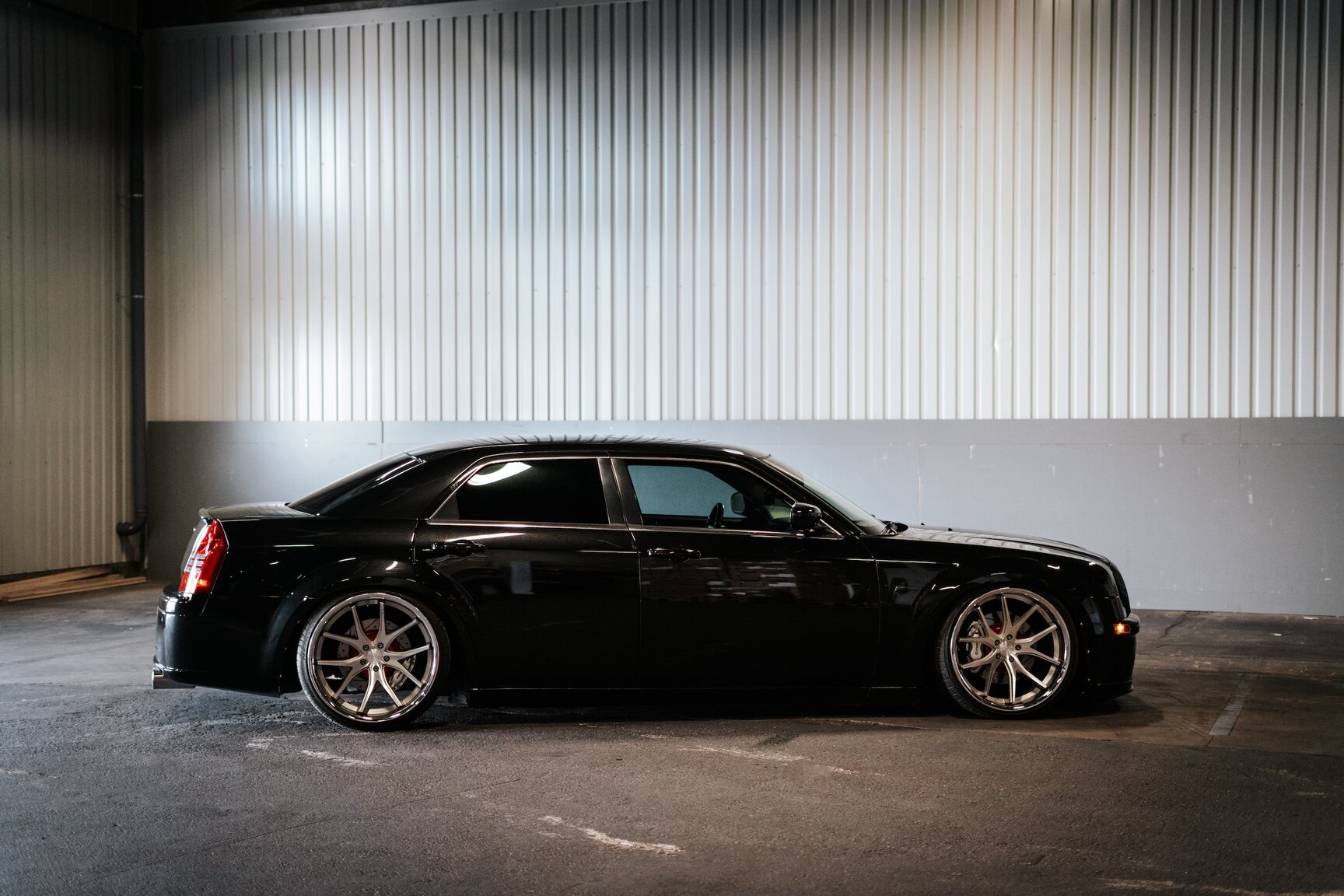 Exterior image of 2006 Chrysler 300C SRT-8 (9)