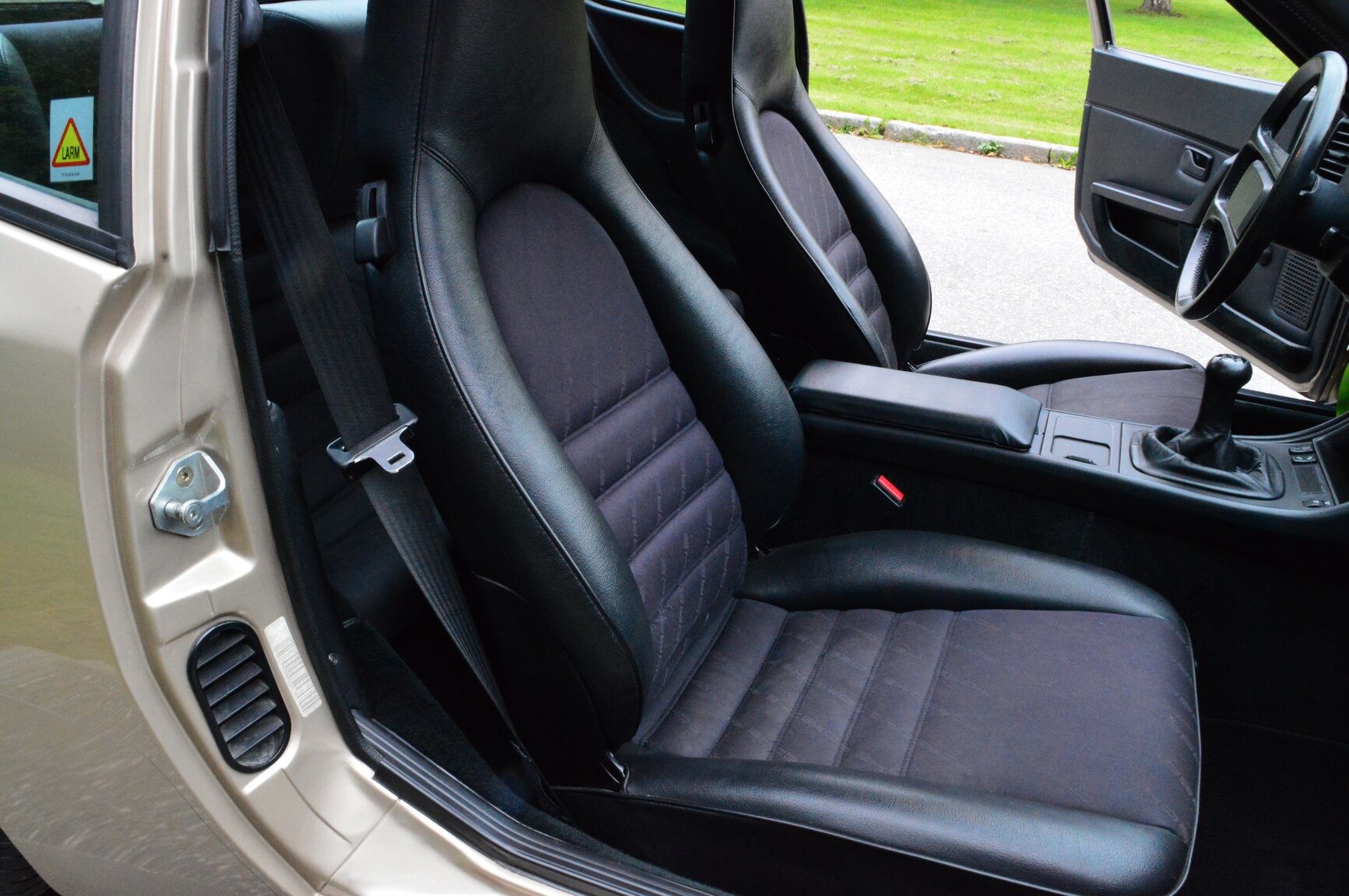 Interior image of 1986 Porsche 944 Coupé