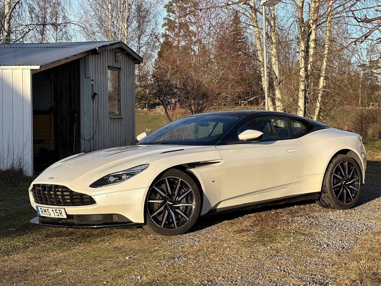 Exteriörbild på 2018 Aston Martin DB11