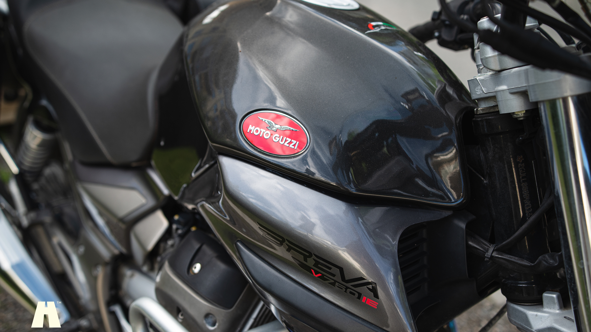 Exteriörbild på 2005 Moto Guzzi Breva 750i