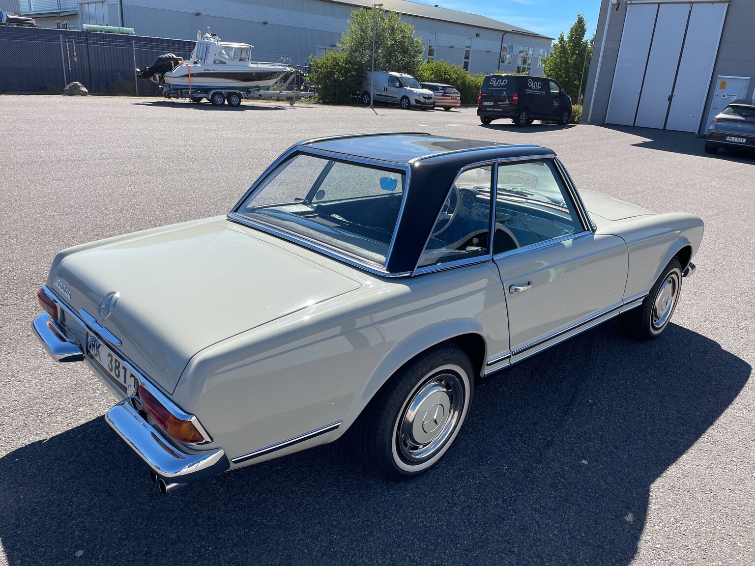 Exterior image of 1968 Mercedes Benz SL 280 Pagoda (76)