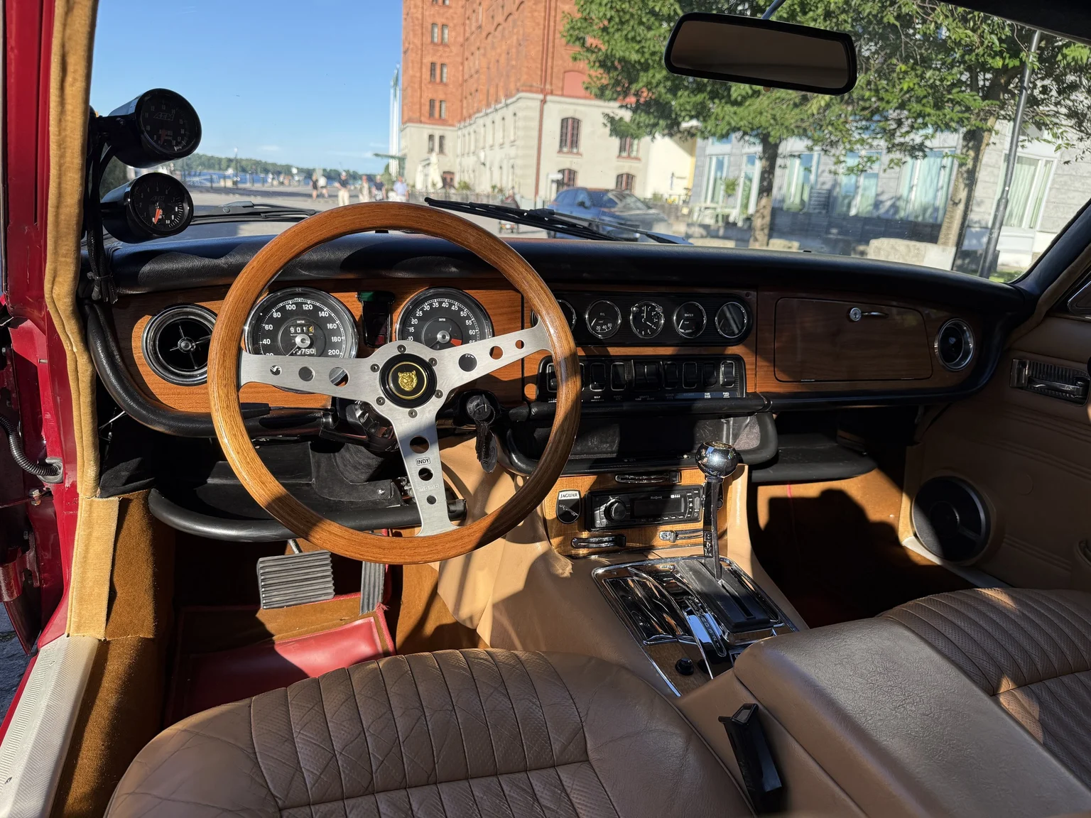 Innenraumfoto von 1970 Jaguar XJ12 Performance (22)