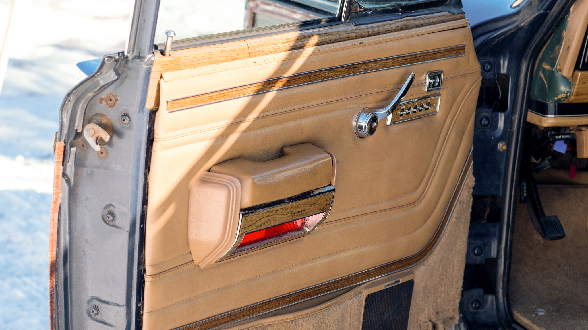 Interior image of 1988 Jeep Grand Wagoneer 5.9
