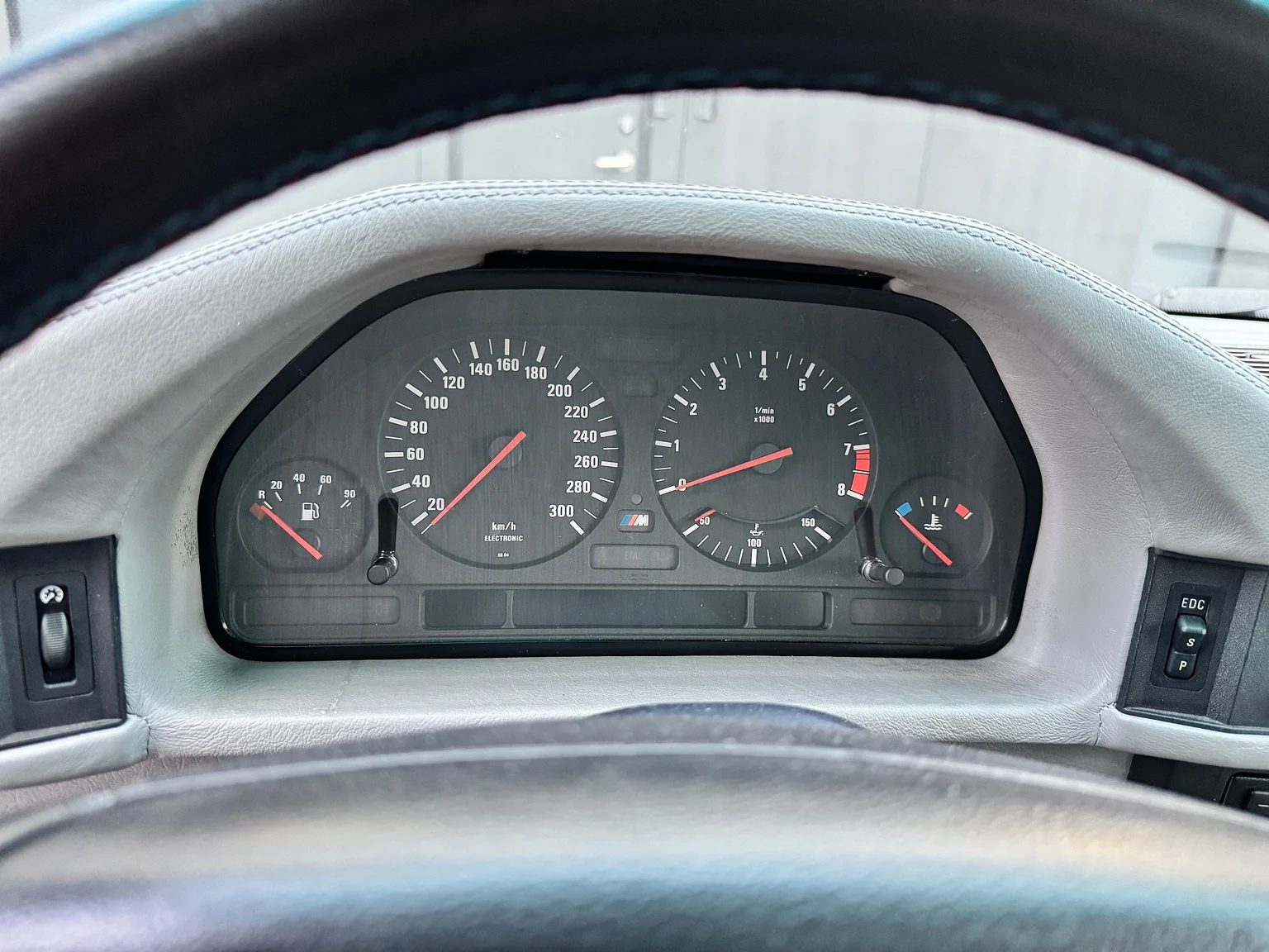 Innenraumfoto von 1993 BMW E34 M5 Touring  (10)