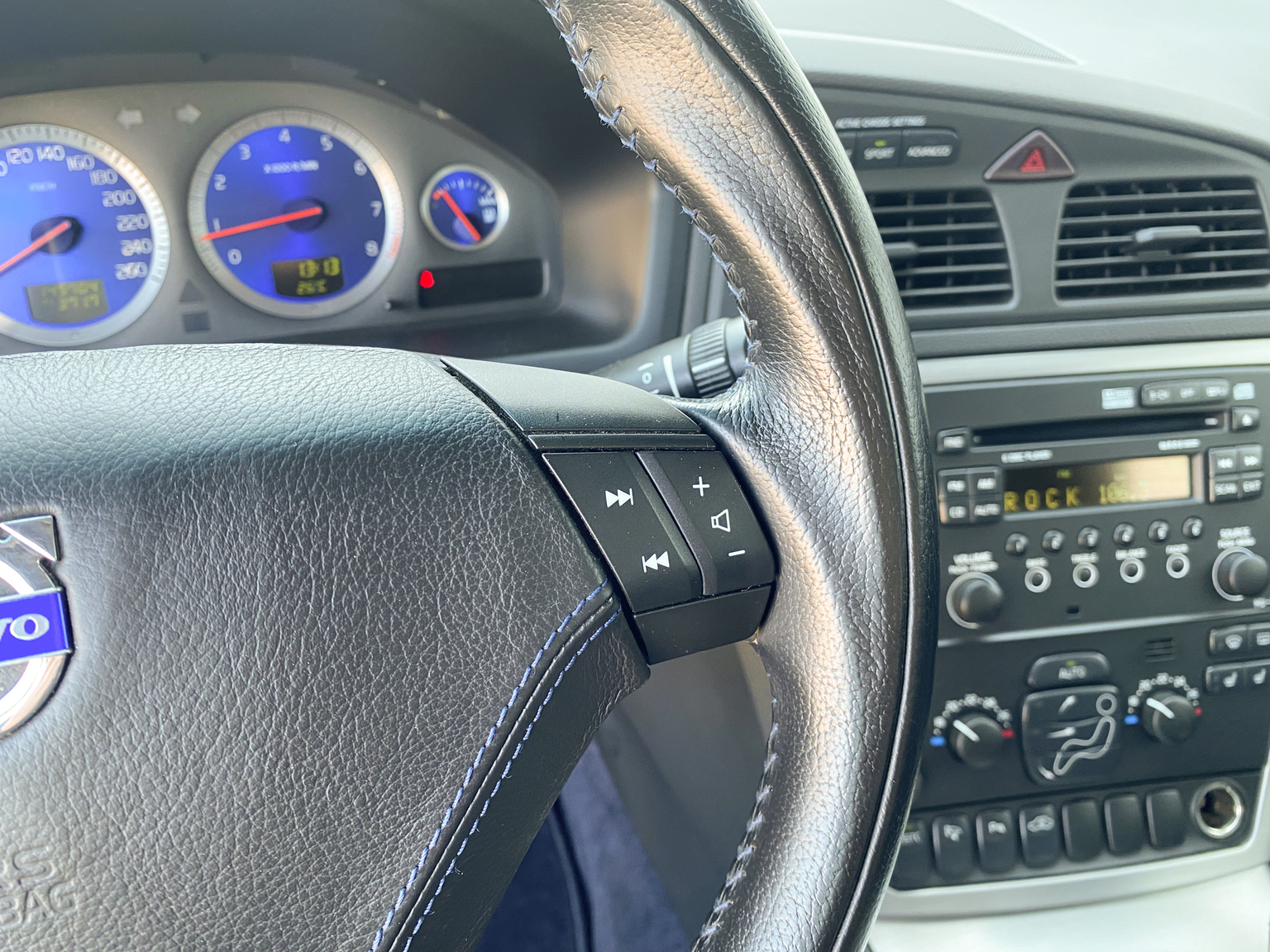 Interior image of 2005 Volvo V70 R AWD (11)