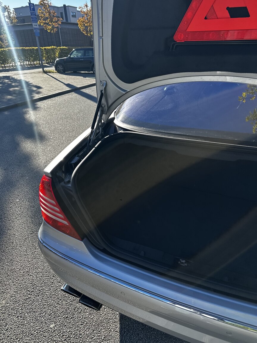 Interior image of 2004 Mercedes-Benz CL 55 AMG