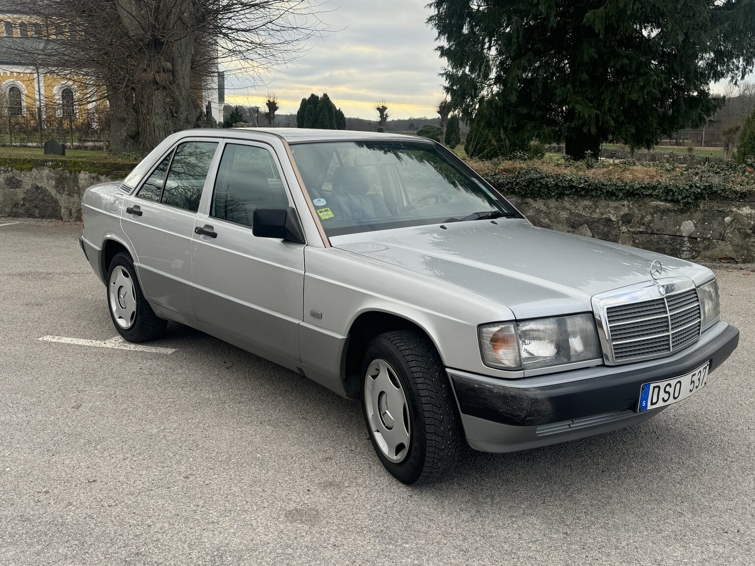 Exterior image of 1992 Mercedes-Benz 190 D