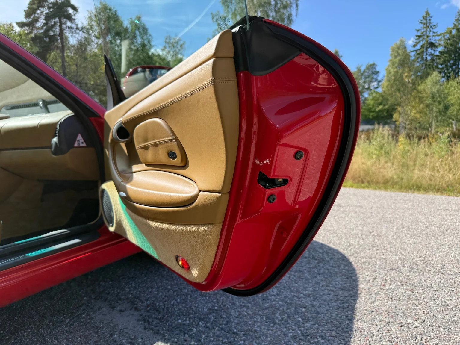 Interior image of 1998 Porsche 911 Carrera (34)