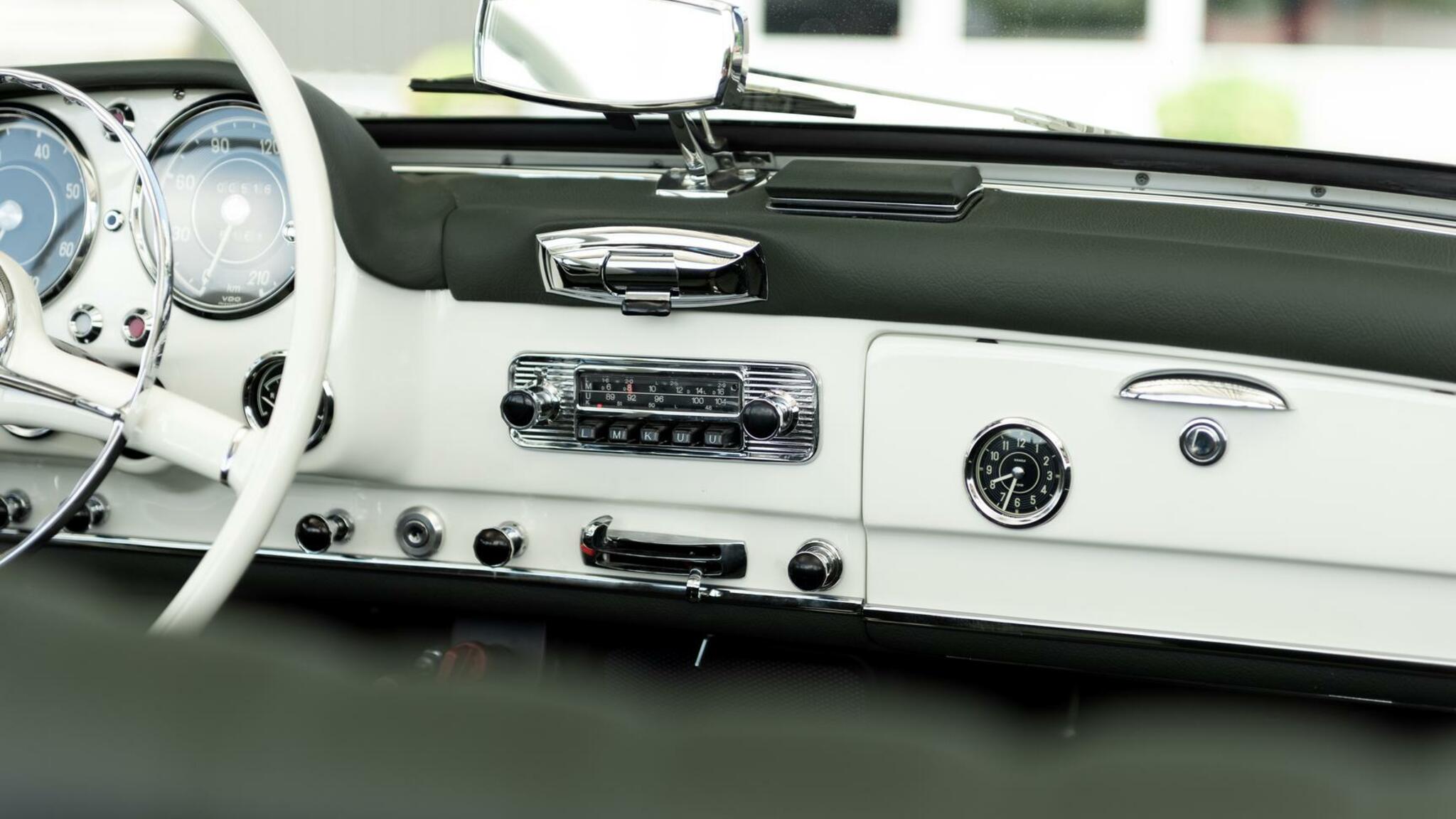 Innenraumfoto von 1956 Mercedes Benz 190 SL Roadster (6)
