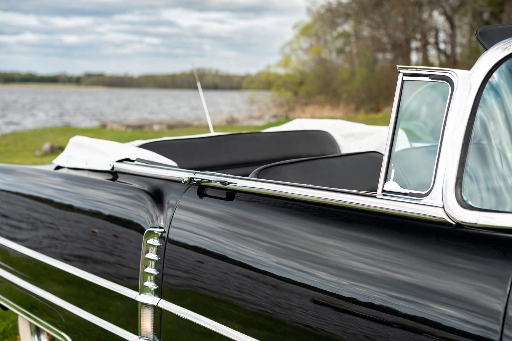 Exterior image of 1955 Packard Caribbean Cabriolet  (56)