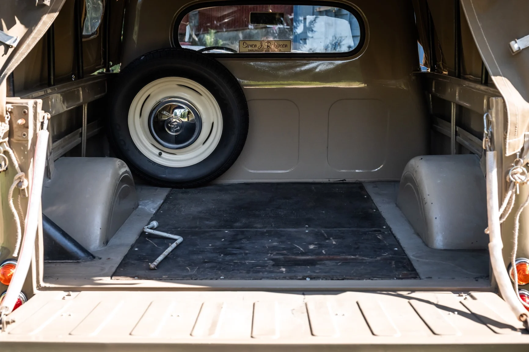 Innenraumfoto von 1971 Morris Minor 1000 (6)