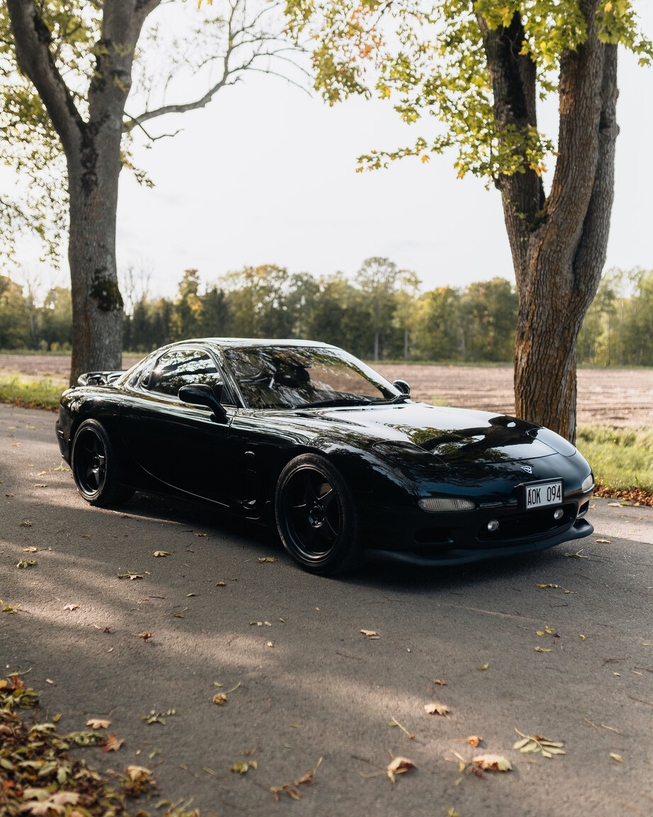 Exterior image of 1994 Mazda RX7 (8)