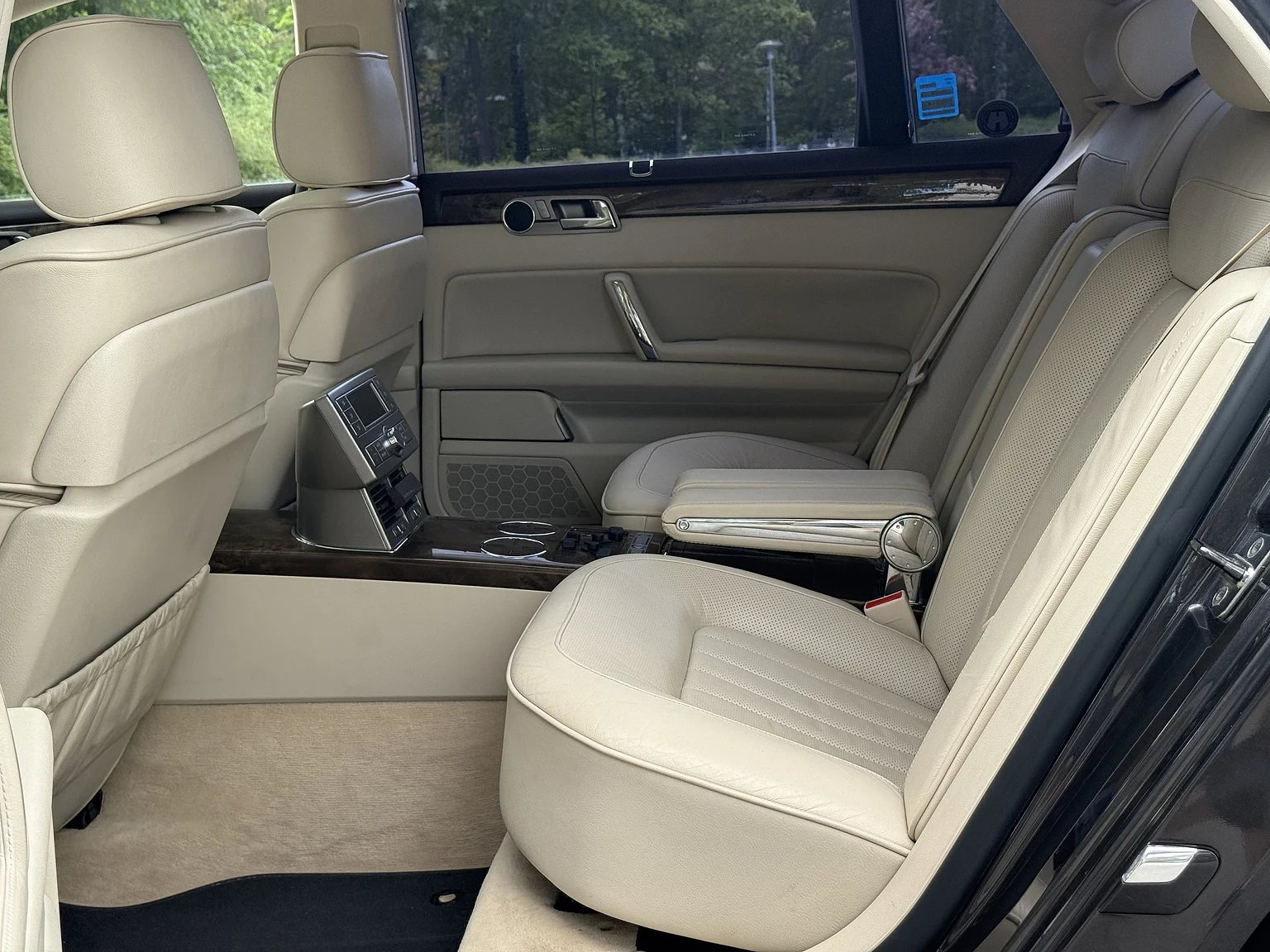 Interiörbild 2009 Volkswagen Phaeton W12 LWB Executive (24)