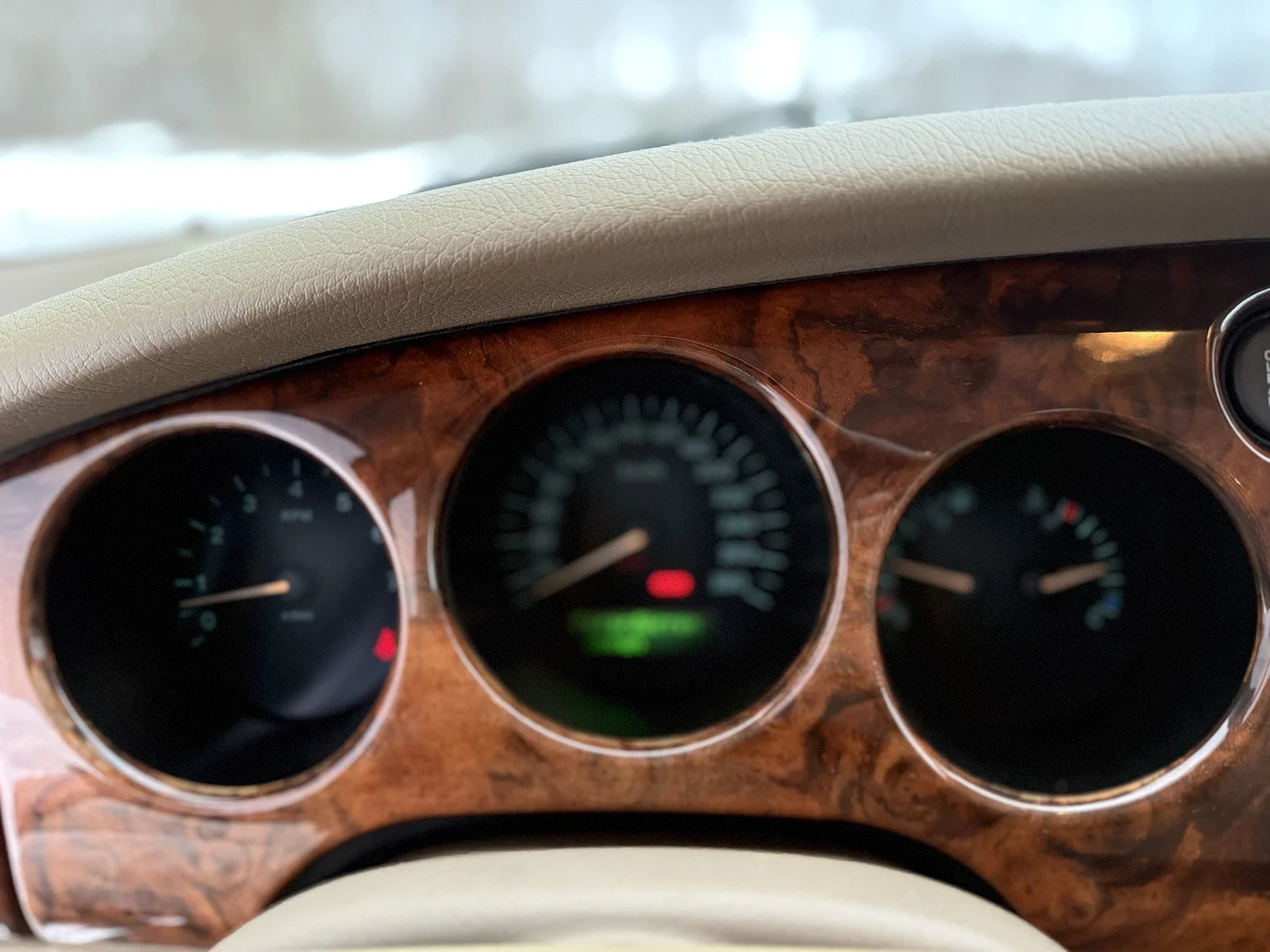 Innenraumfoto von 1997 Jaguar XK8 (12)