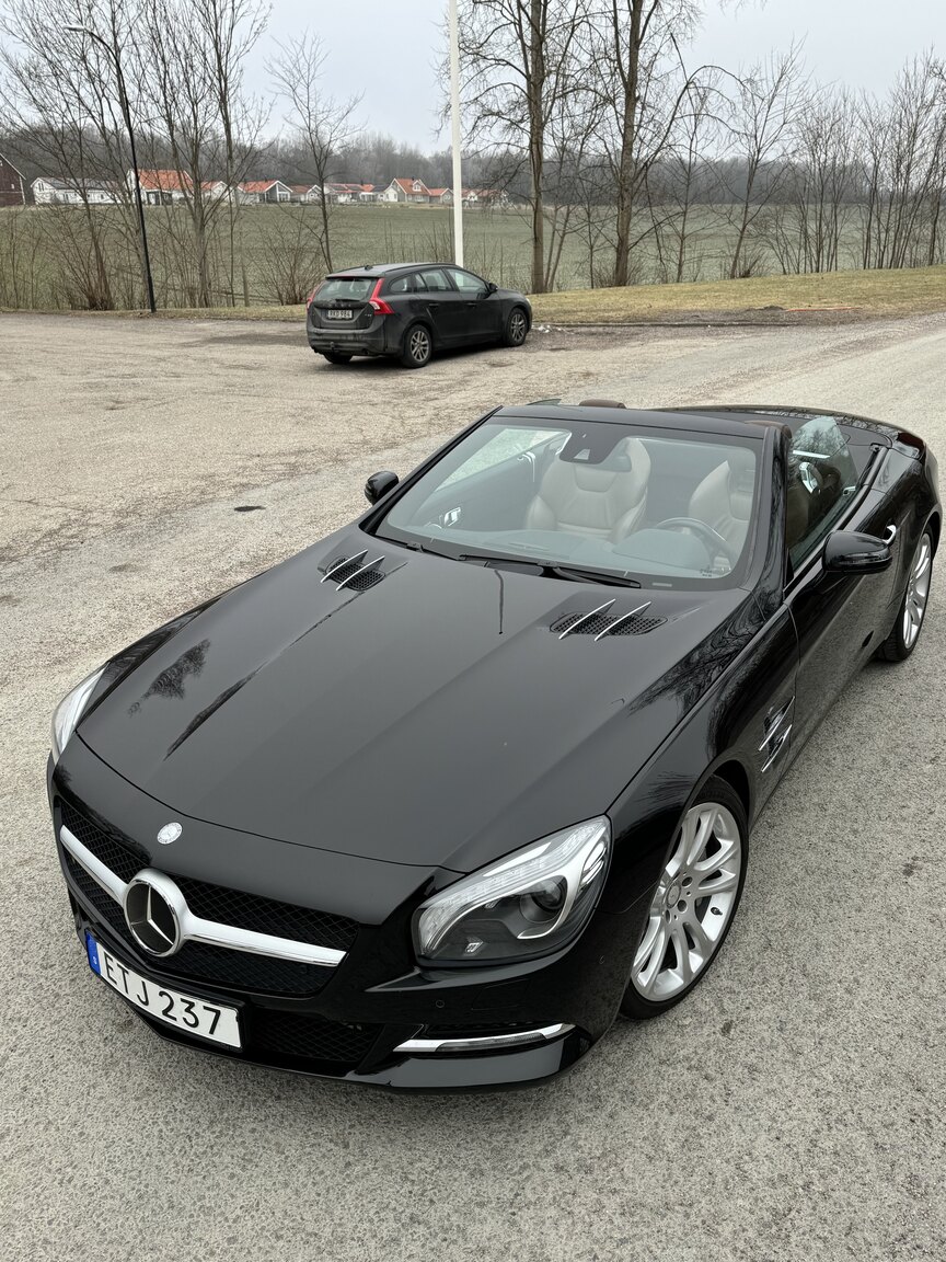 Exterior image of 2013 MERCEDES-BENZ SL 500