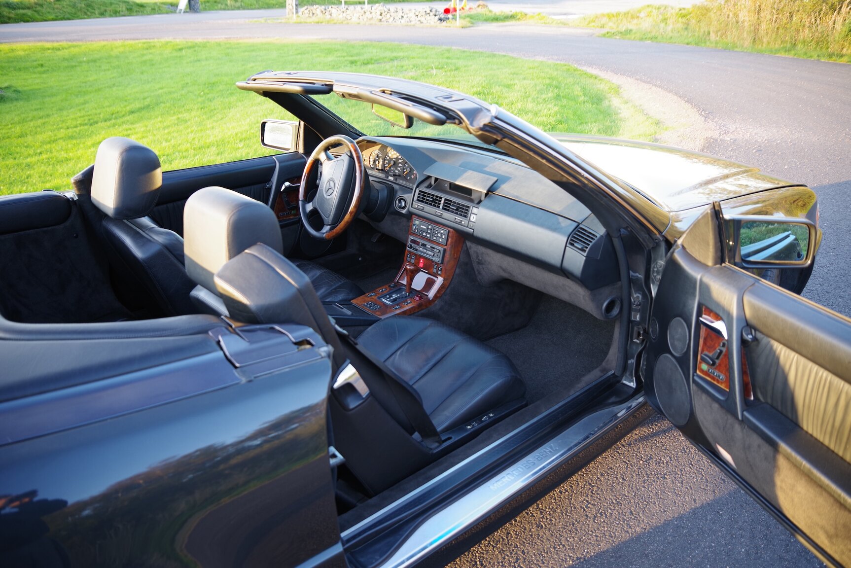 Innenraumfoto von 1992 Mercedes-Benz 300 SL-24