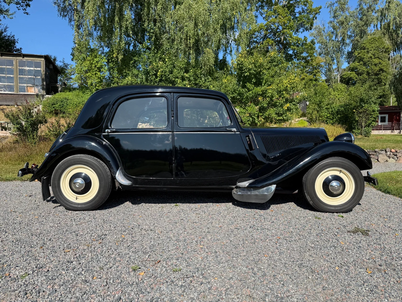 Exterior image of 1951 Citroën CV 11  Sedan  (4)