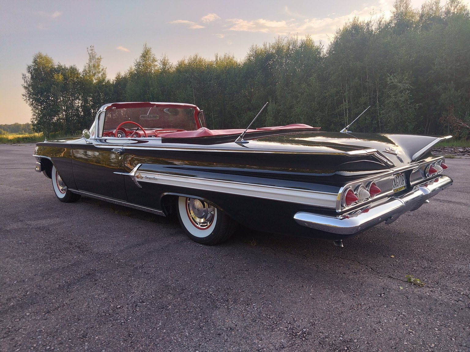Exterior image of 1960 Chevrolet Impala Cabriolet 5.7 V8 Powerglide