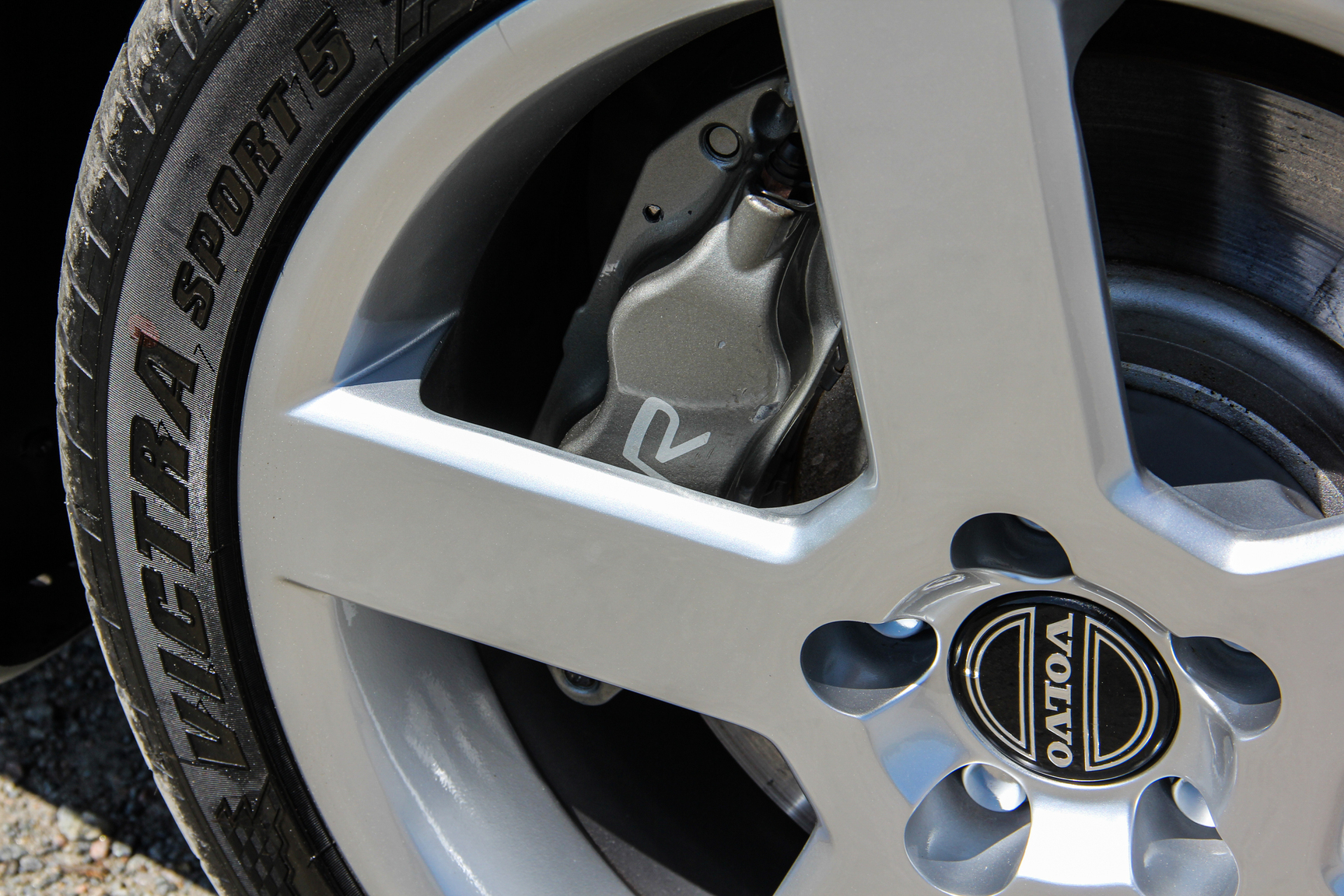 Exteriörbild på 2005 Volvo V70 R AWD (40)