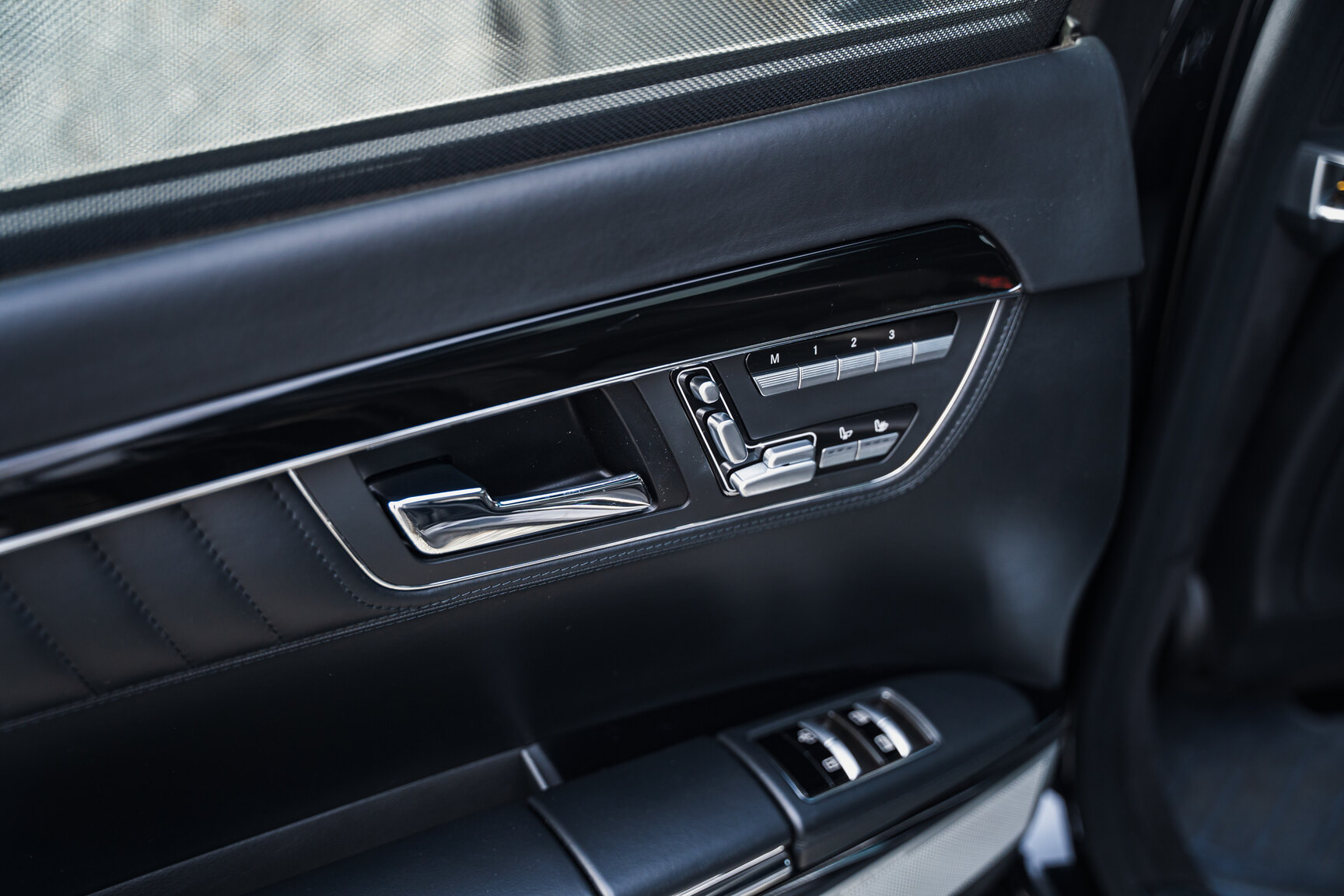 Innenraumfoto von 2011 Mercedes-Benz S600