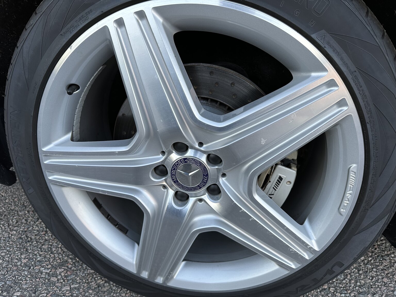 Exterior image of 2007 Mercedes-Benz R63 AMG