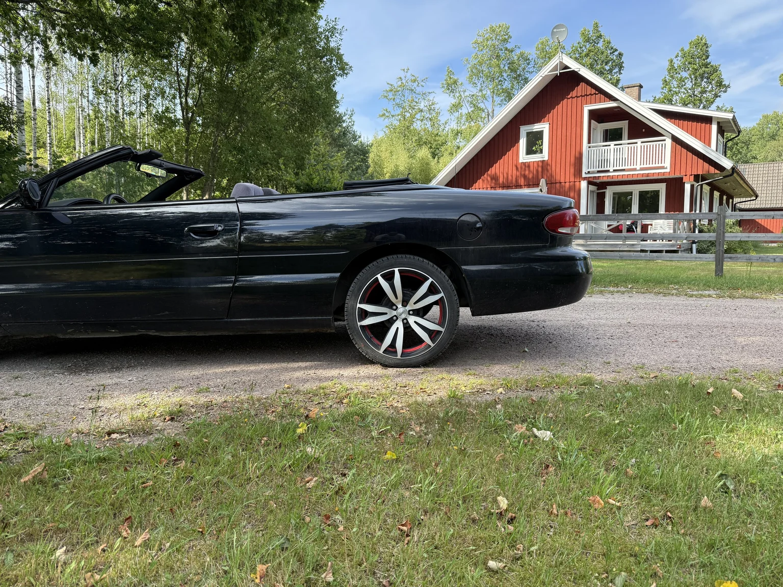 Exterior image of 1997 Chrysler Sebring Cabriolet (10)