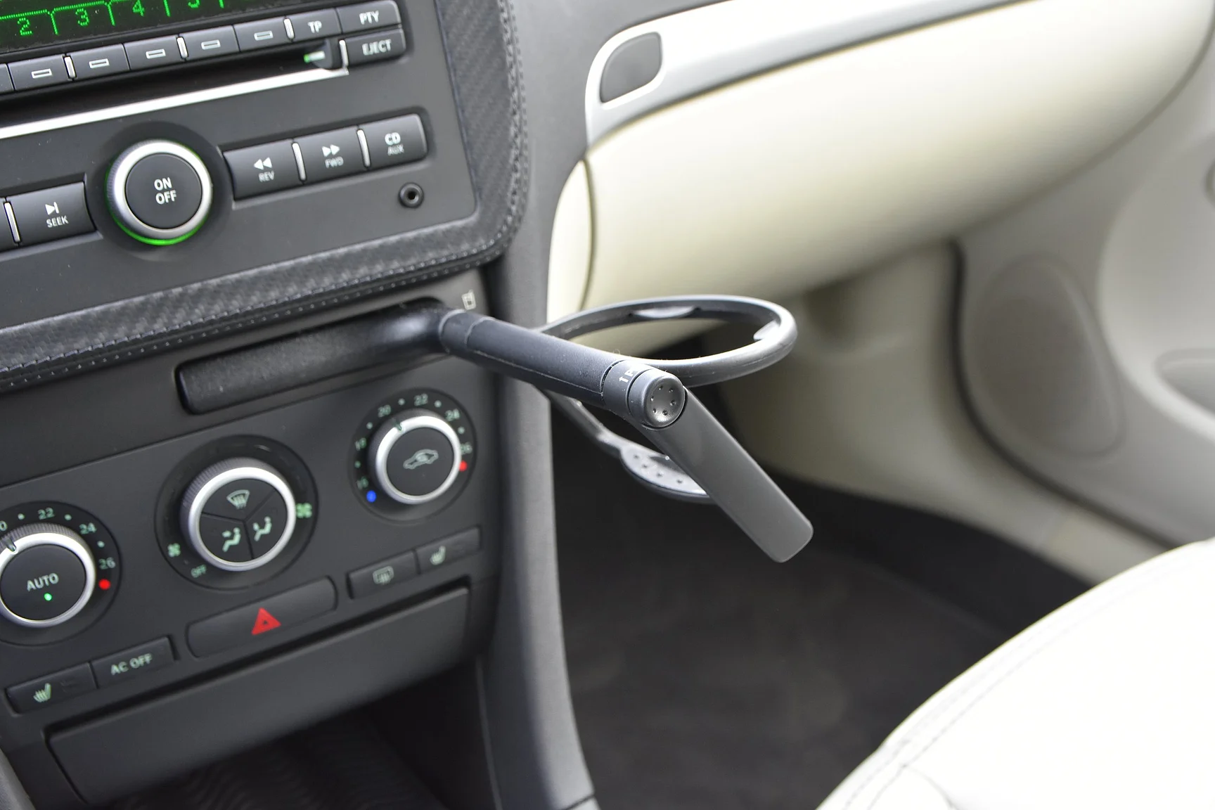 Interior image of 2014 Saab 9-3 Aero Hirsch Edition (22)