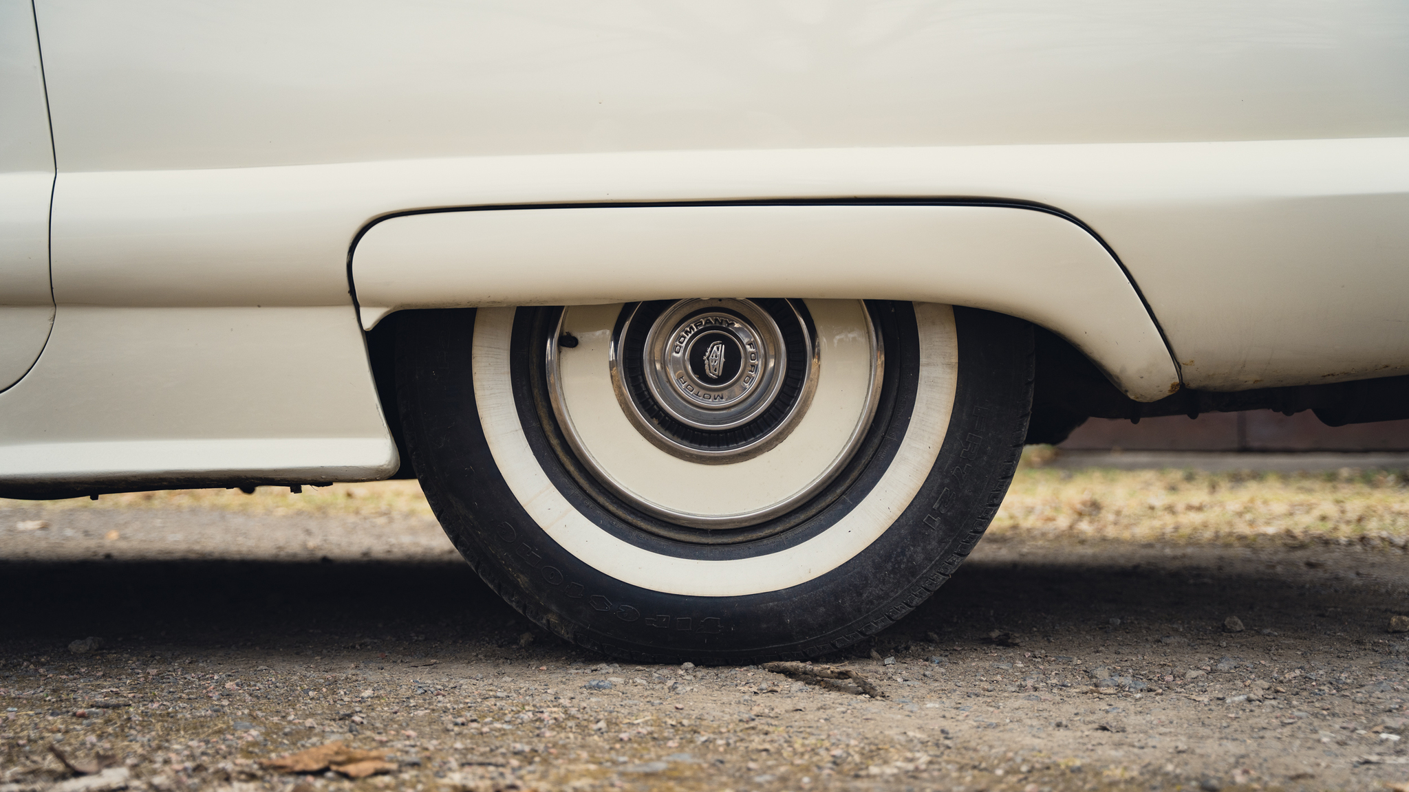 Exteriörbild på 1959 Ford Thunderbird hardtop